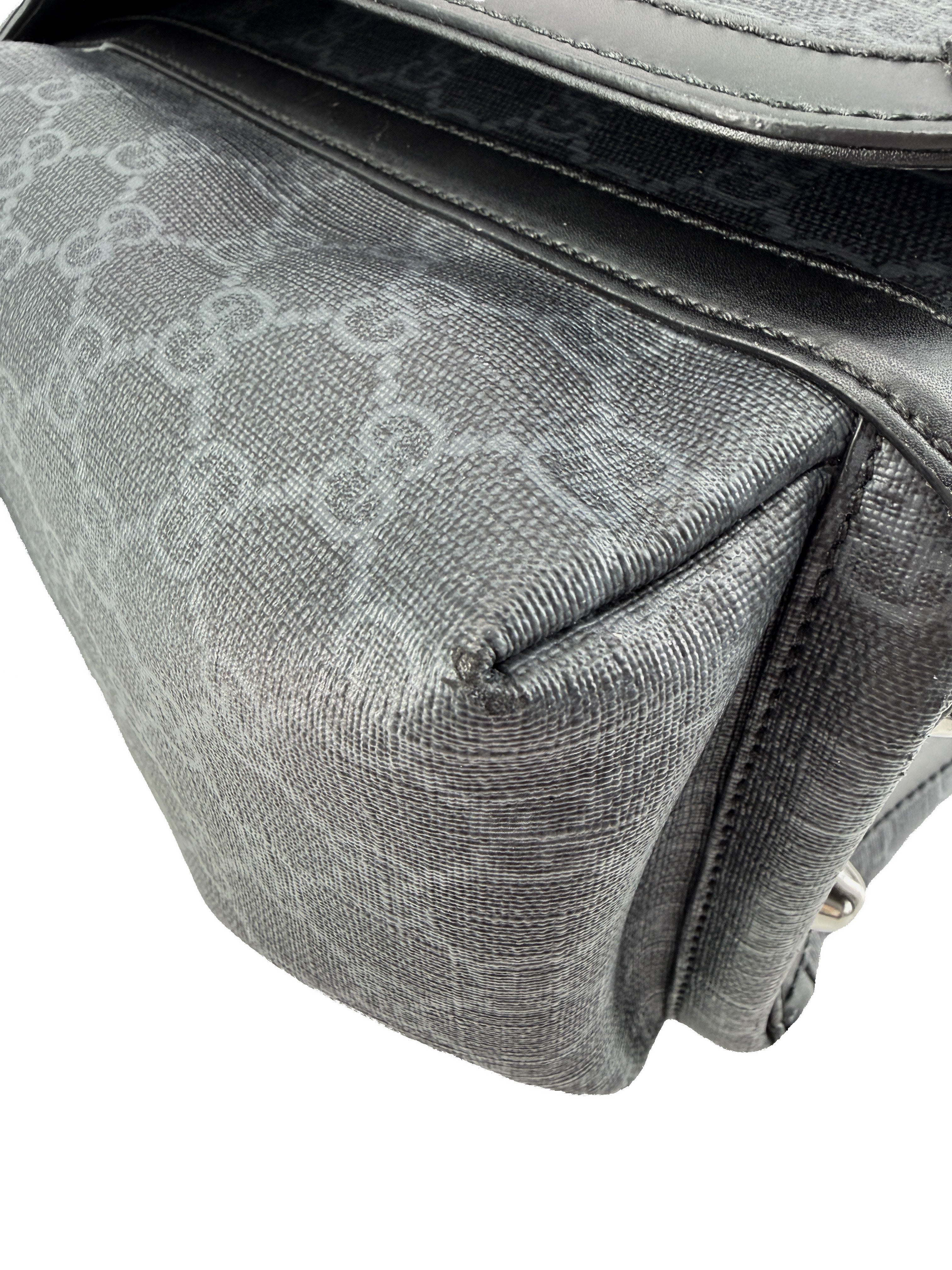 Gucci black GG Supreme messenger diaper bag 495909 525040