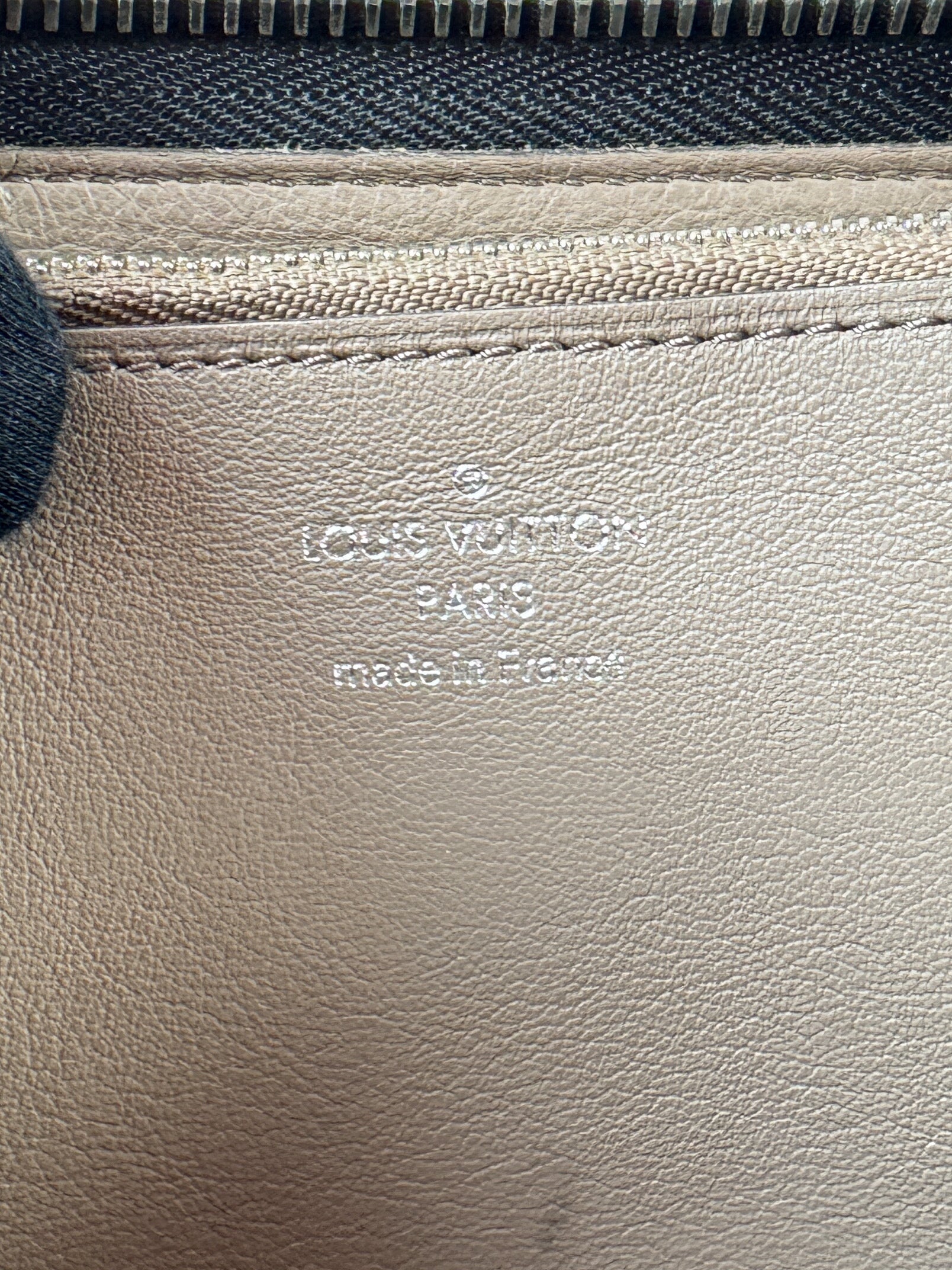 Louis Vuitton black leather Comete zip wallet MI1115