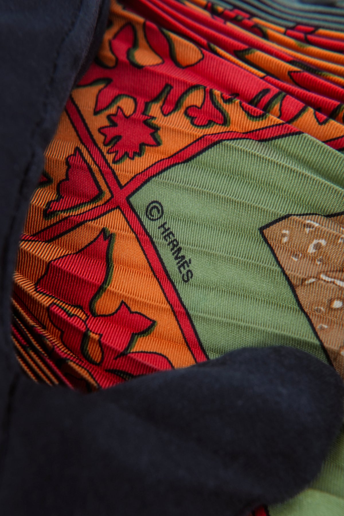 Hermès Early America green/orange plisse silk scarf