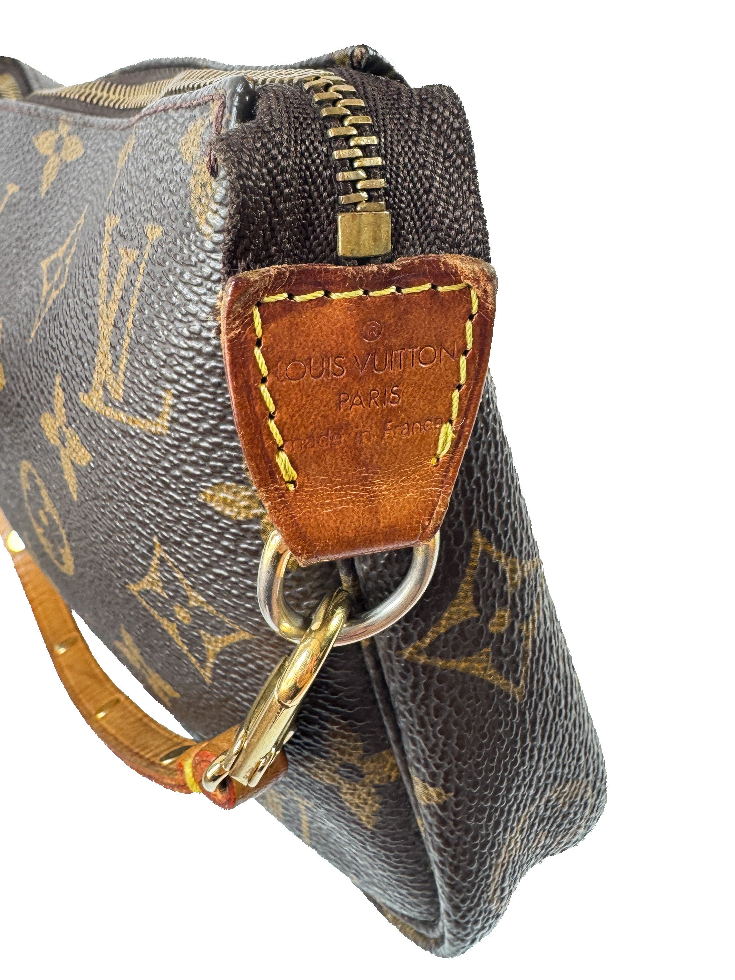 Louis Vuitton monogram pochette w/studded strap AR0969 *as is*