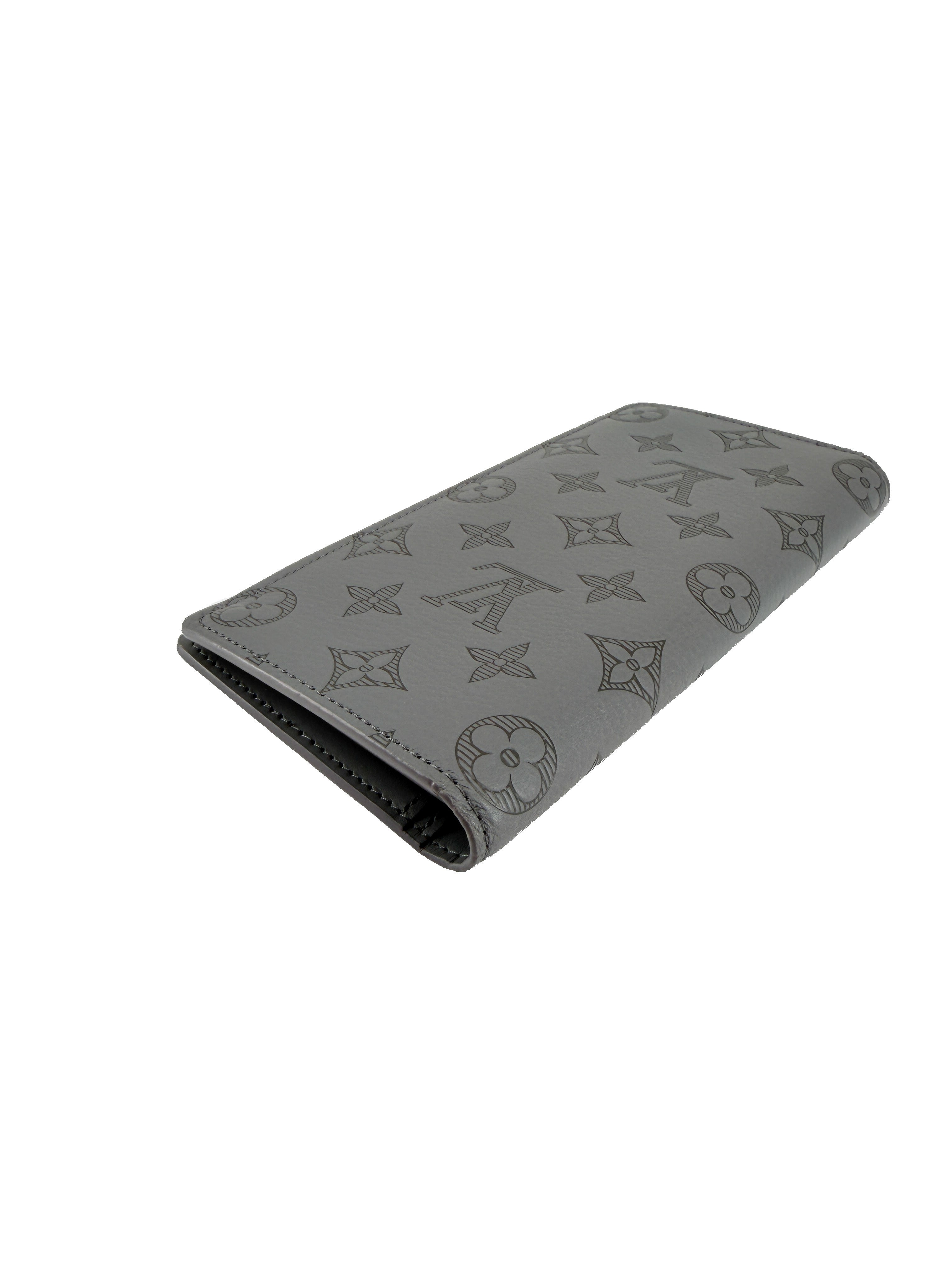Louis Vuitton gray Portefeuille Brazza wallet NFC