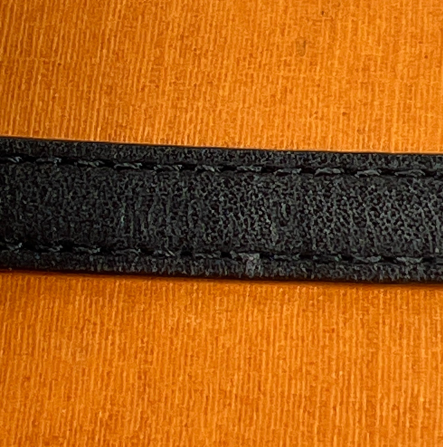 Louis Vuitton monogram Fasten your LV bracelet 19