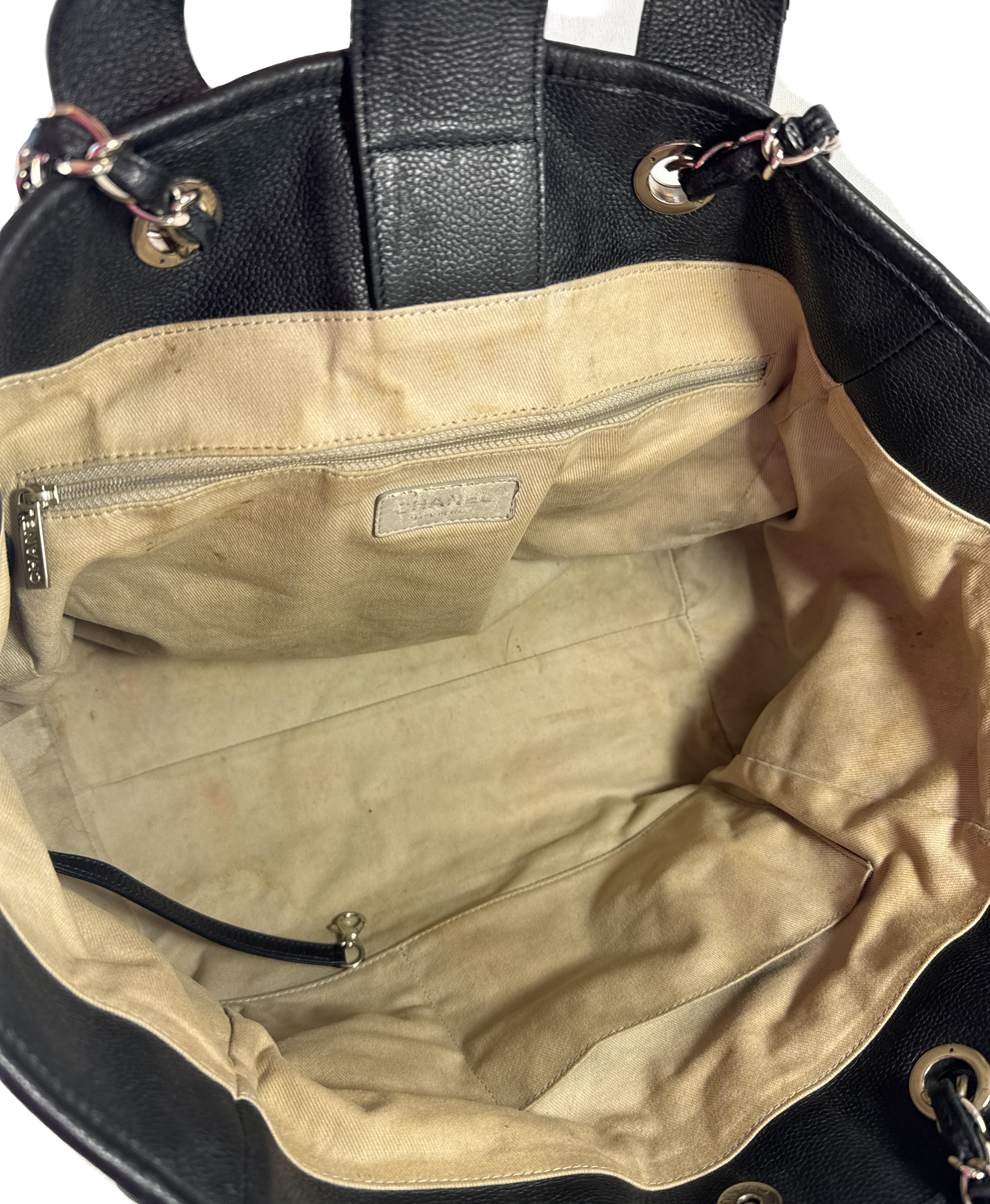 Chanel black leather glazed Deauville 22312901