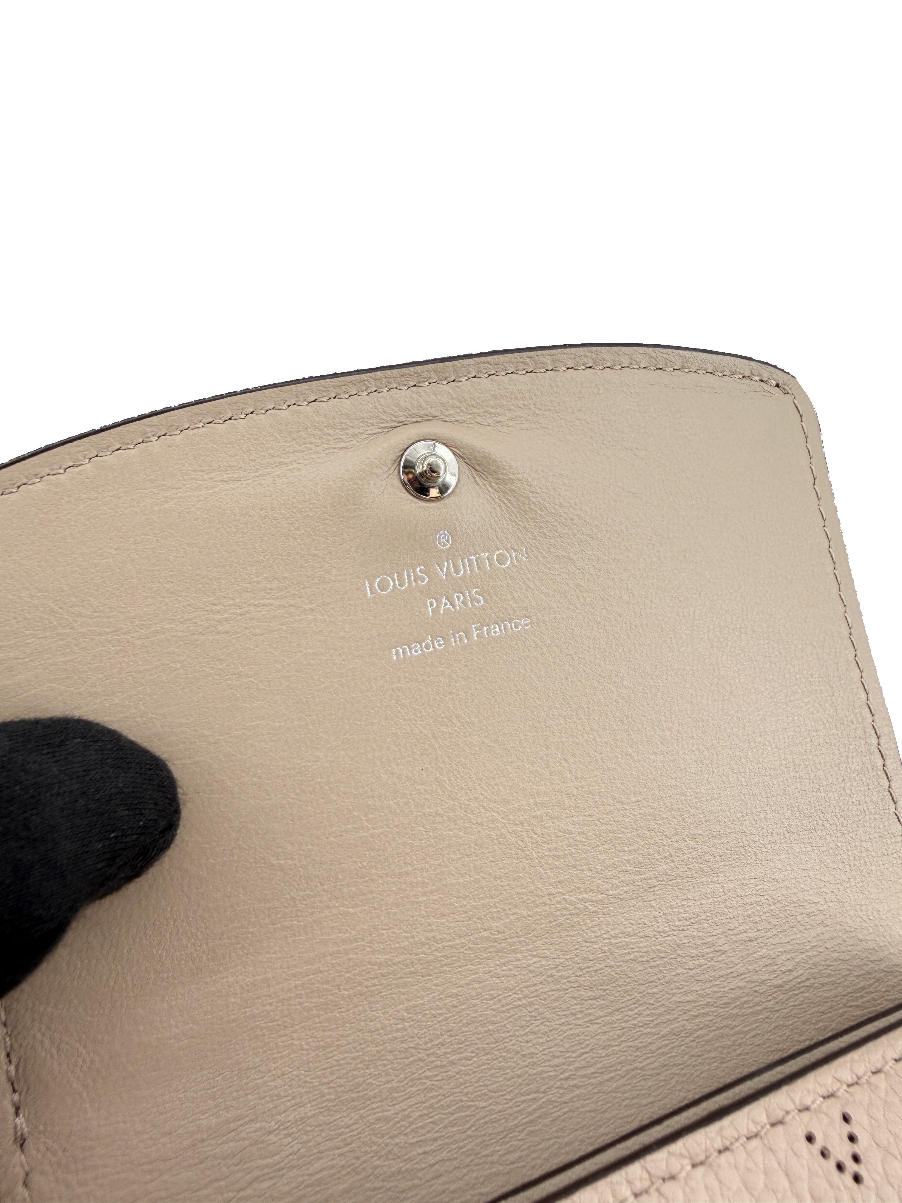 Louis Vuitton beige (Galet) mahina Iris XS wallet