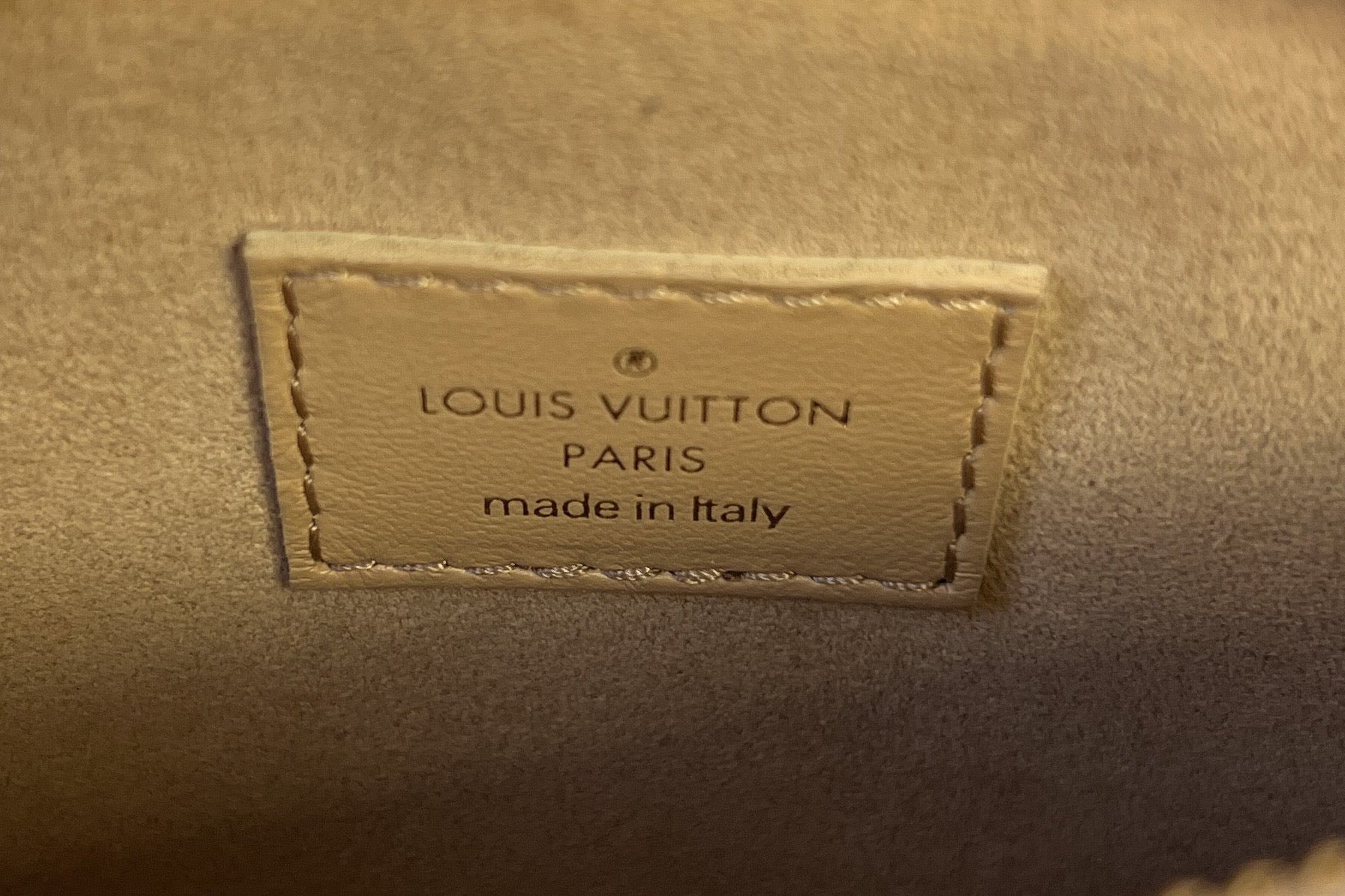 Louis Vuitton beige Troca Pochette (microchip, no date code)