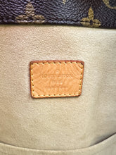 Louis Vuitton monogram Artsy GM CA2170