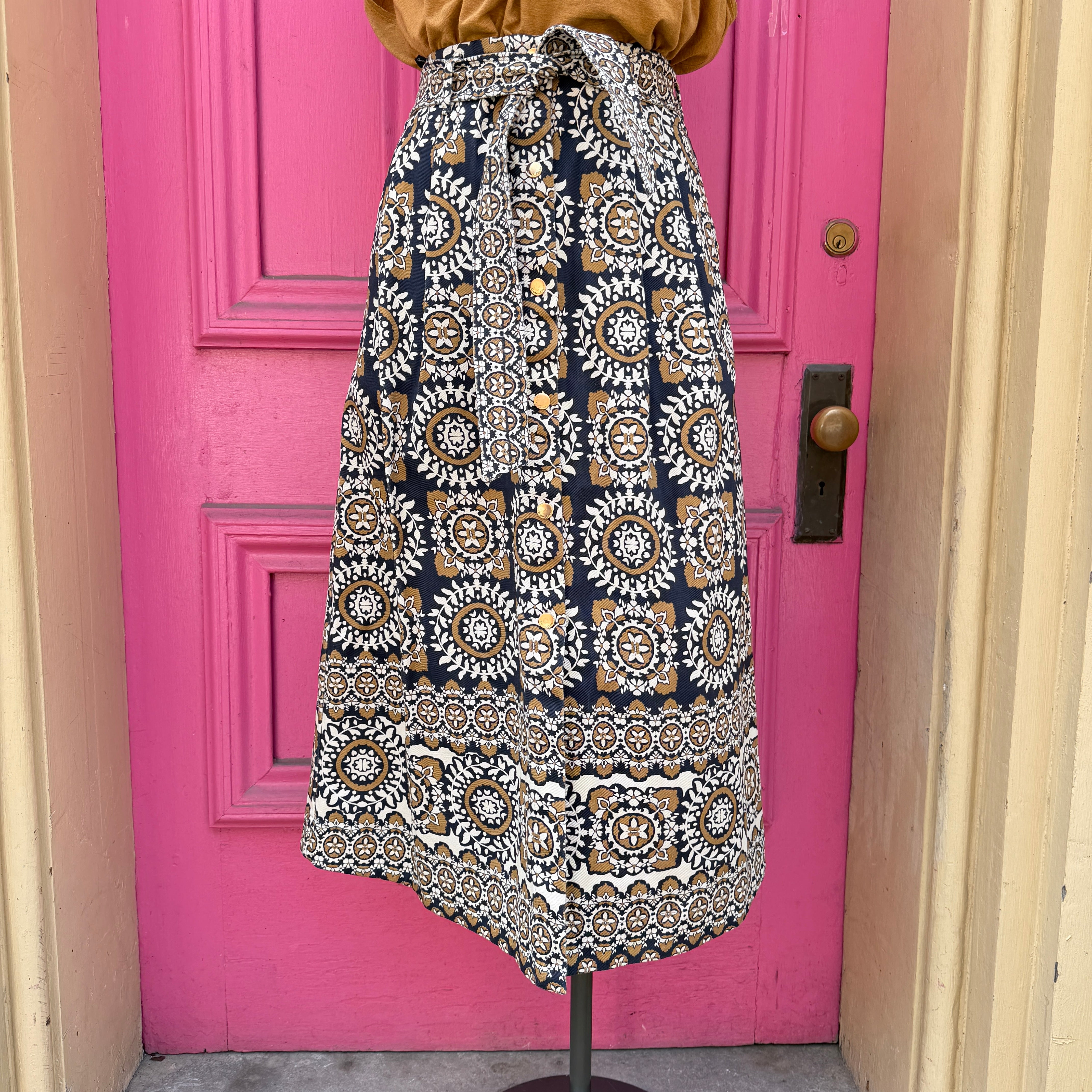 Cara Cara navy brown skirt size L NWT