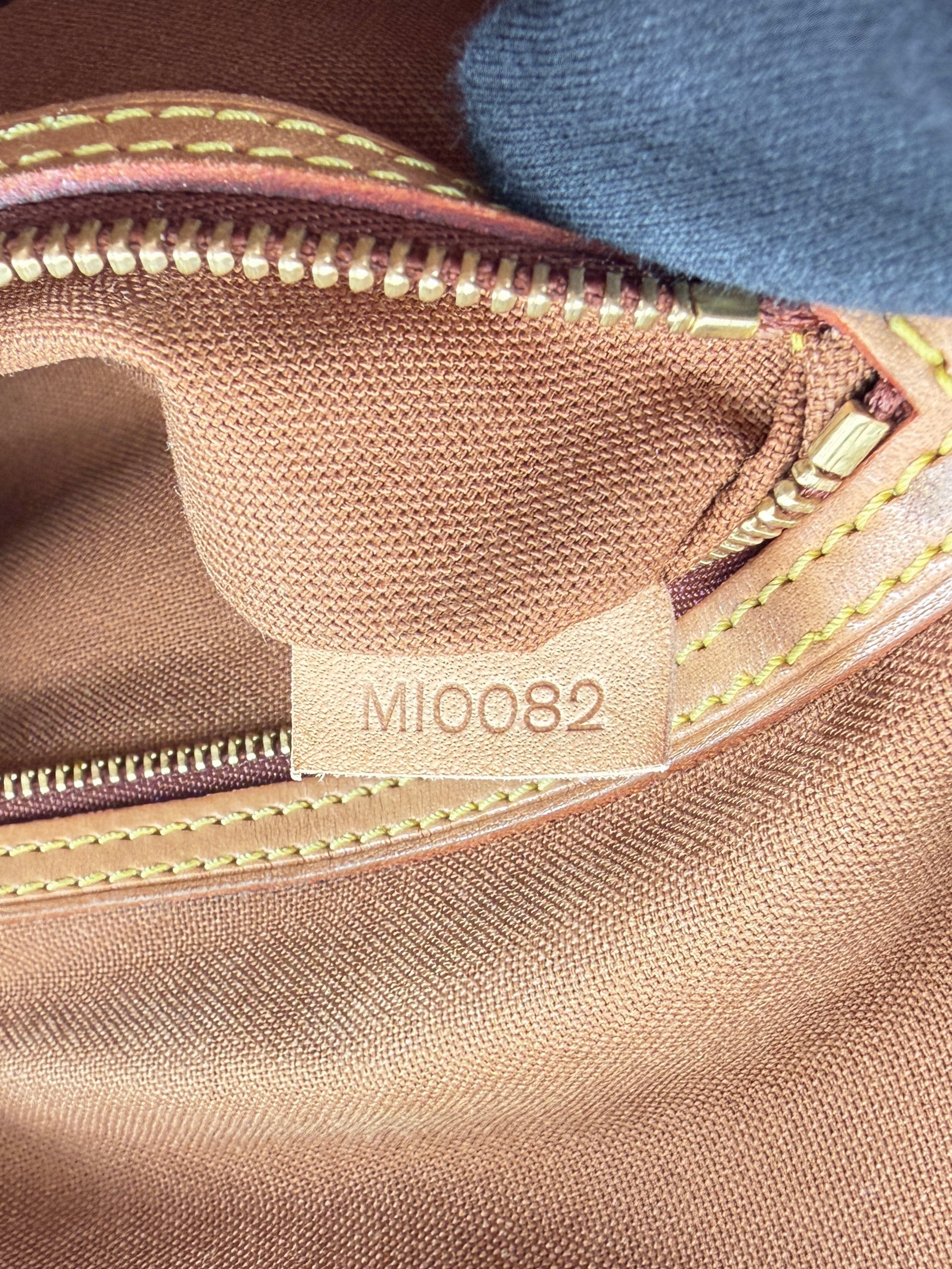 Louis Vuitton monogram Looping mini MI0082