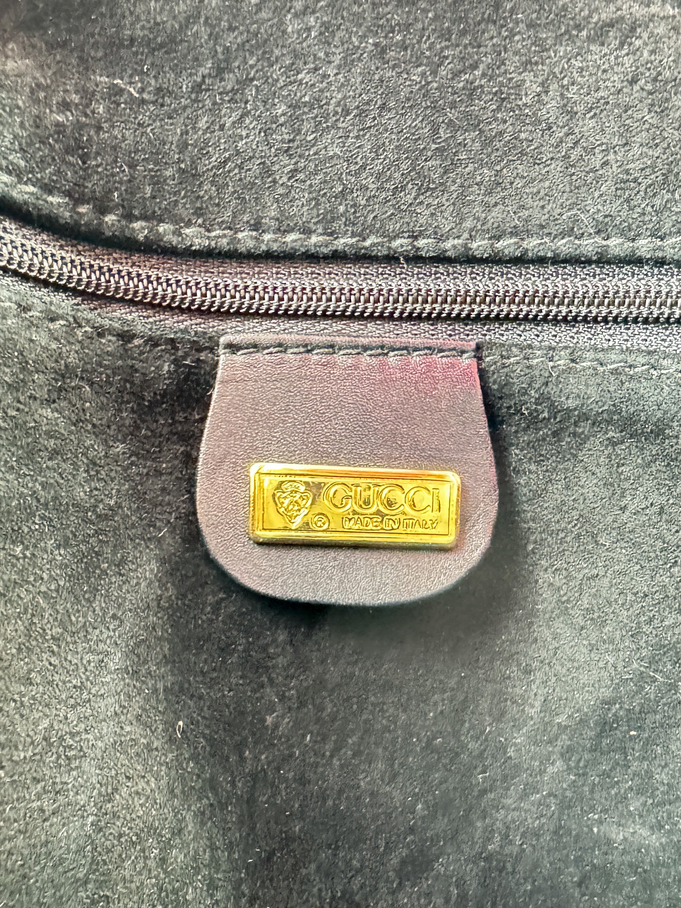 Gucci black vintage leather crossbody 007-104-0093