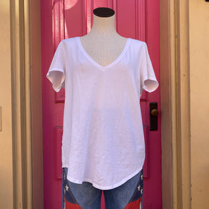 Lululemon white v neck size 12/14 (best guess)