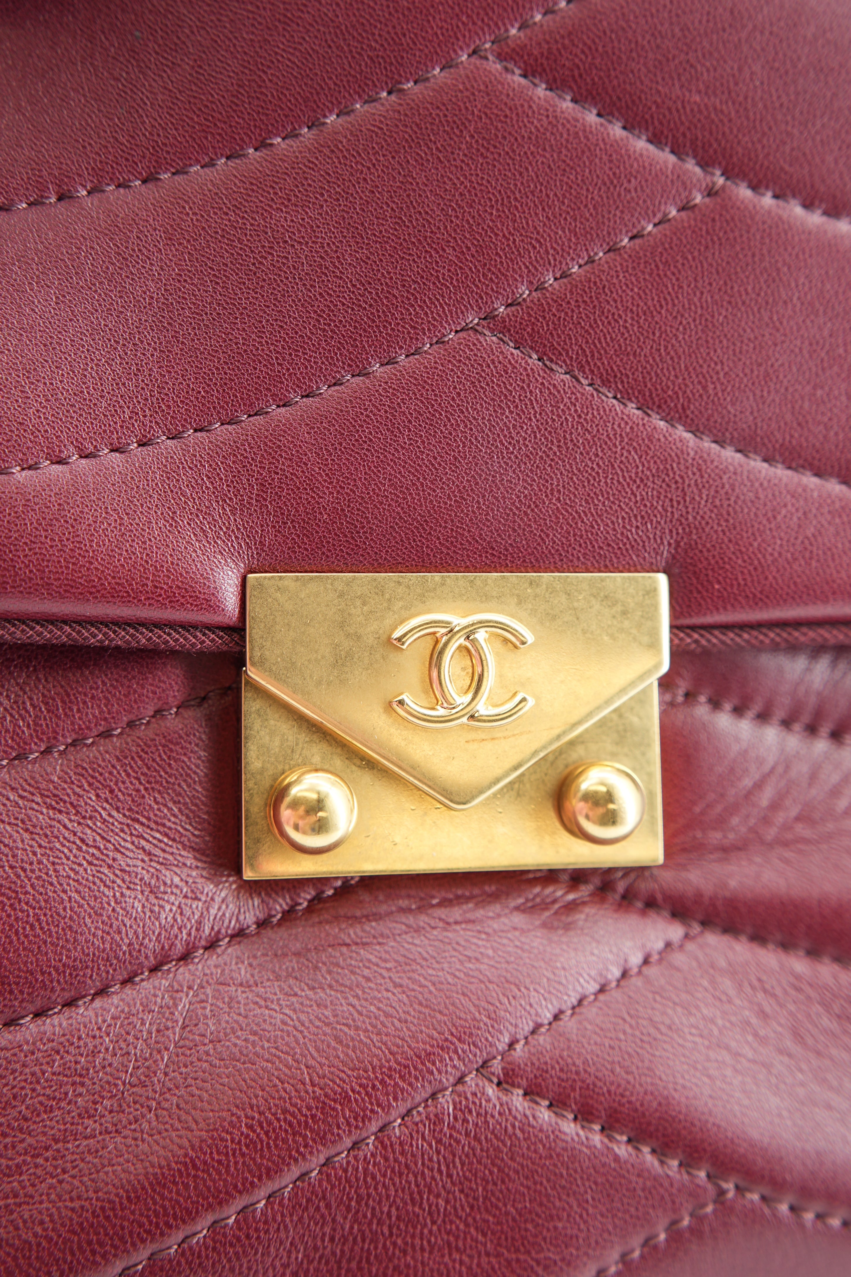 Chanel dark red Pagoda flap bag 22139878