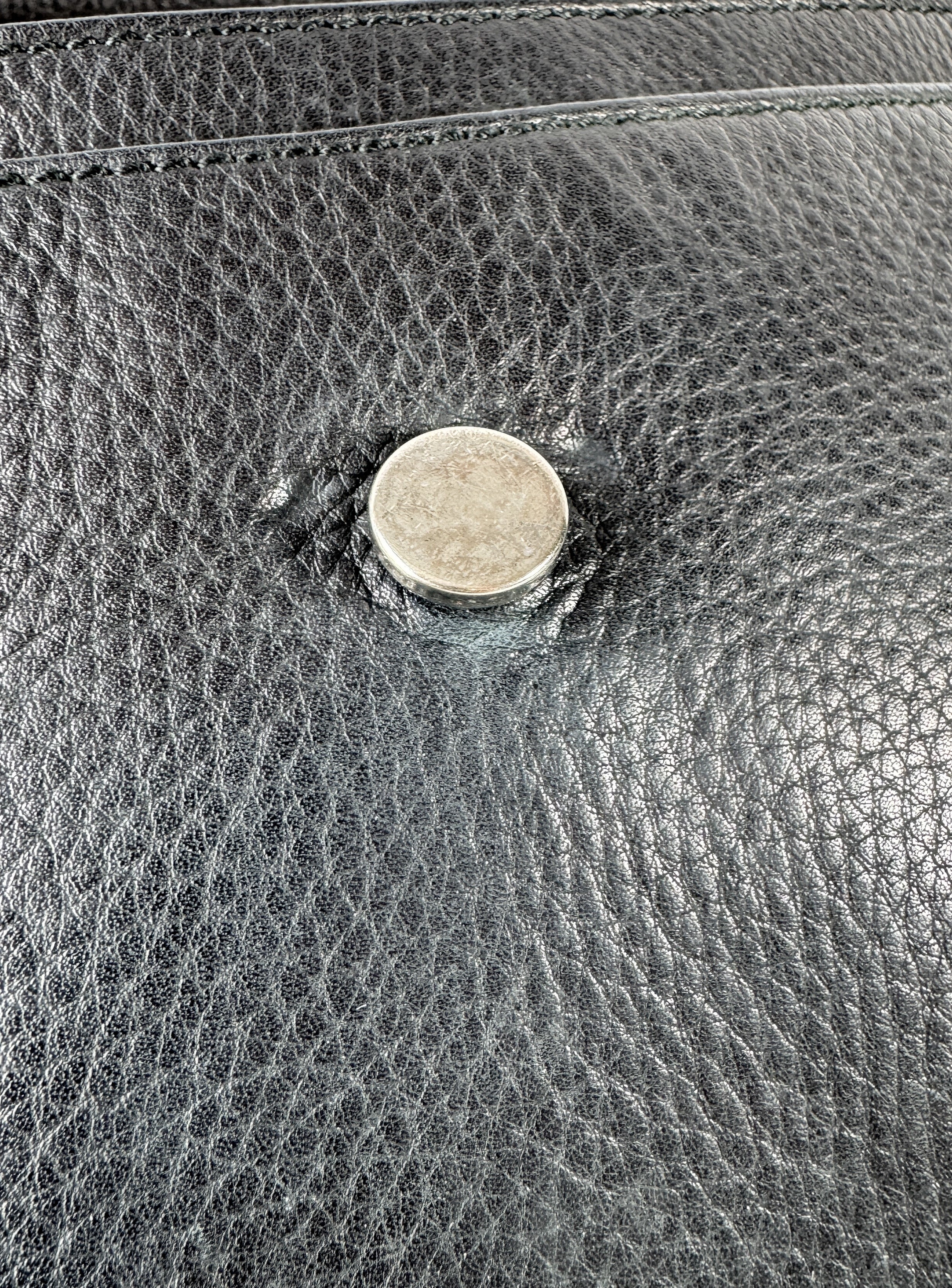 Gucci black leather bamboo daily tassel flap bag 370826520981