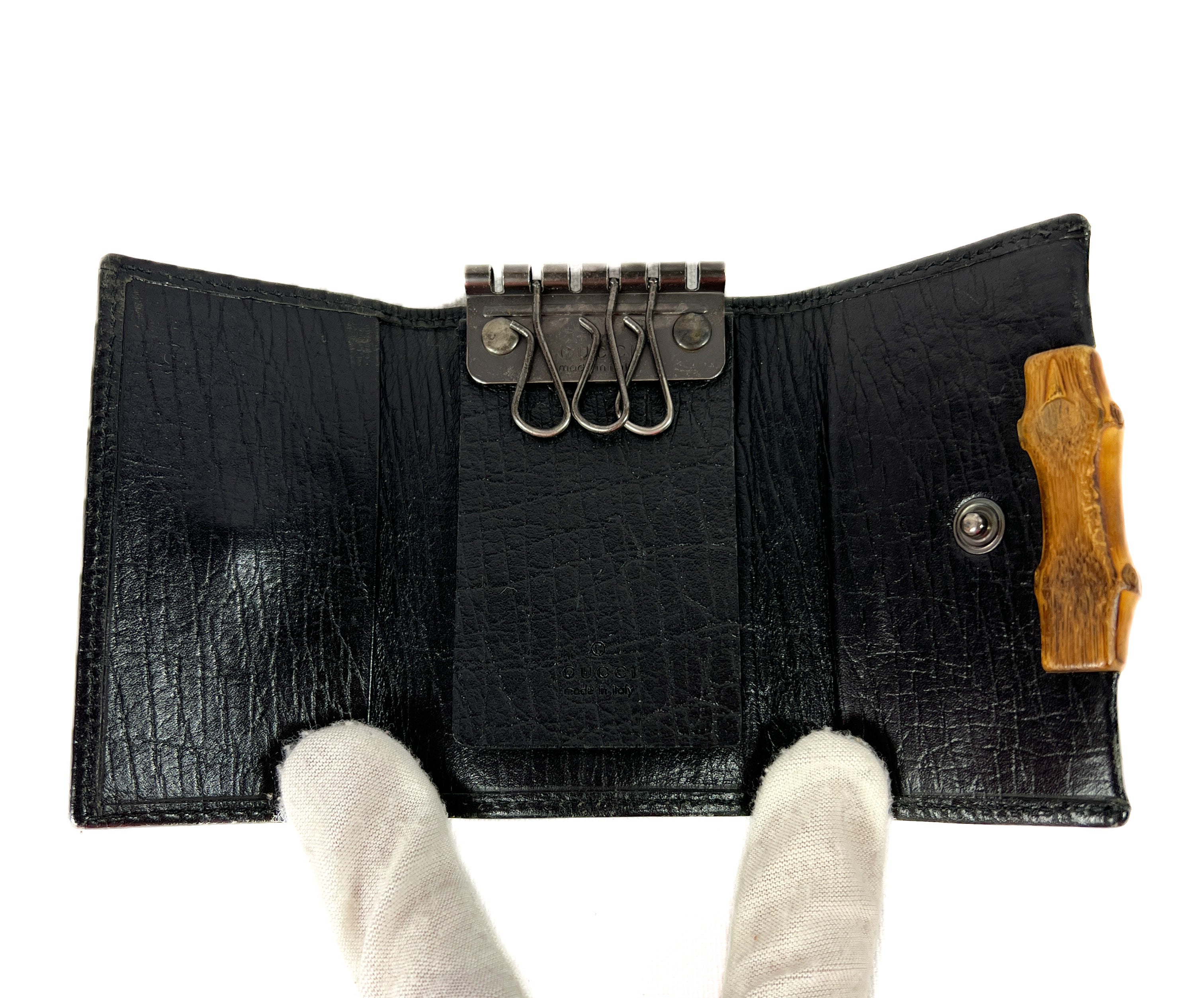 Gucci black signature key holder