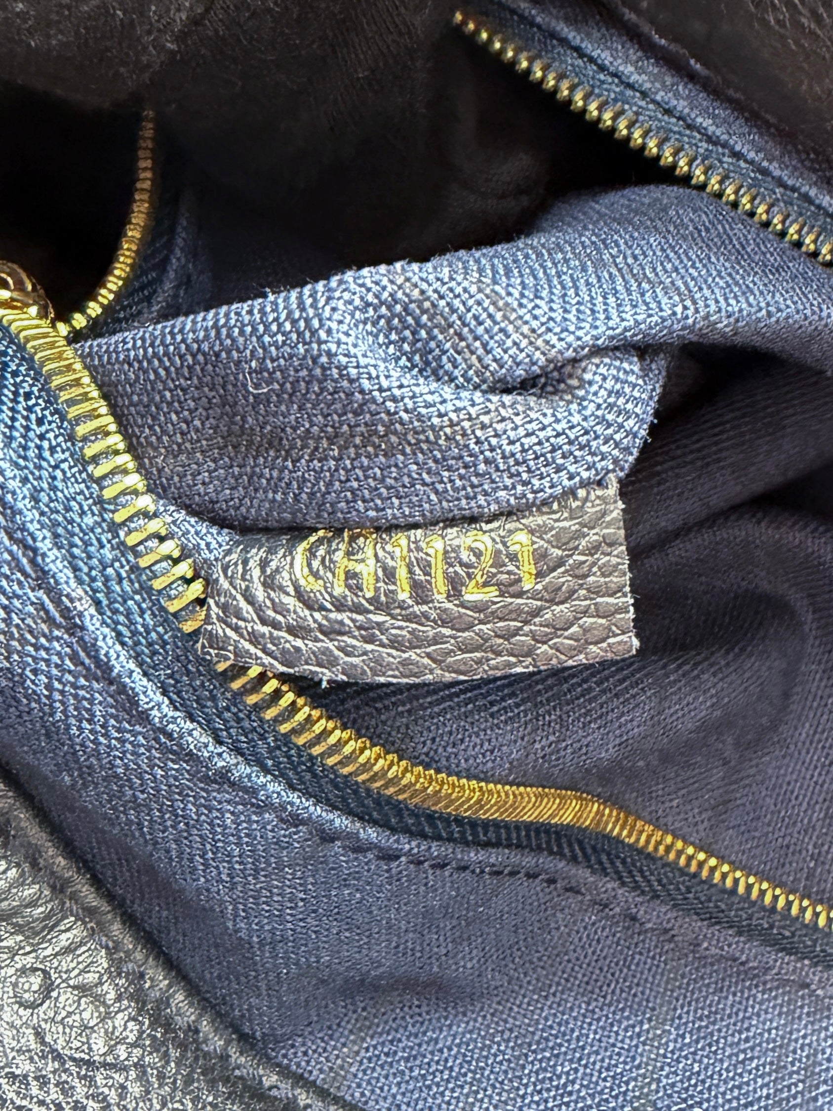Louis Vuitton monogram dark navy empreinte Artsy MM CA1121