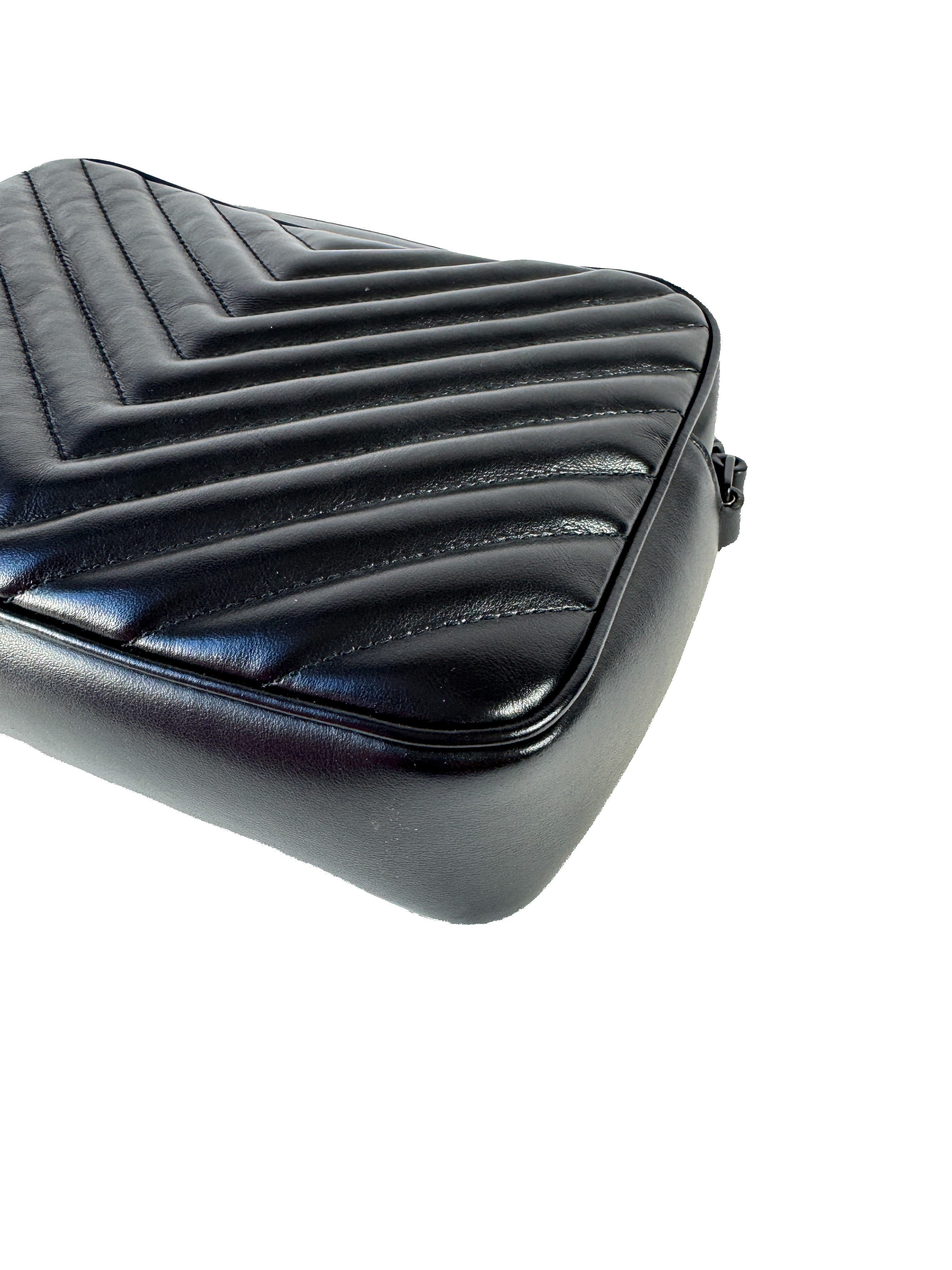 Saint Laurent Lou black leather camera Matelasse Chevron bag small  GUE612544.0422