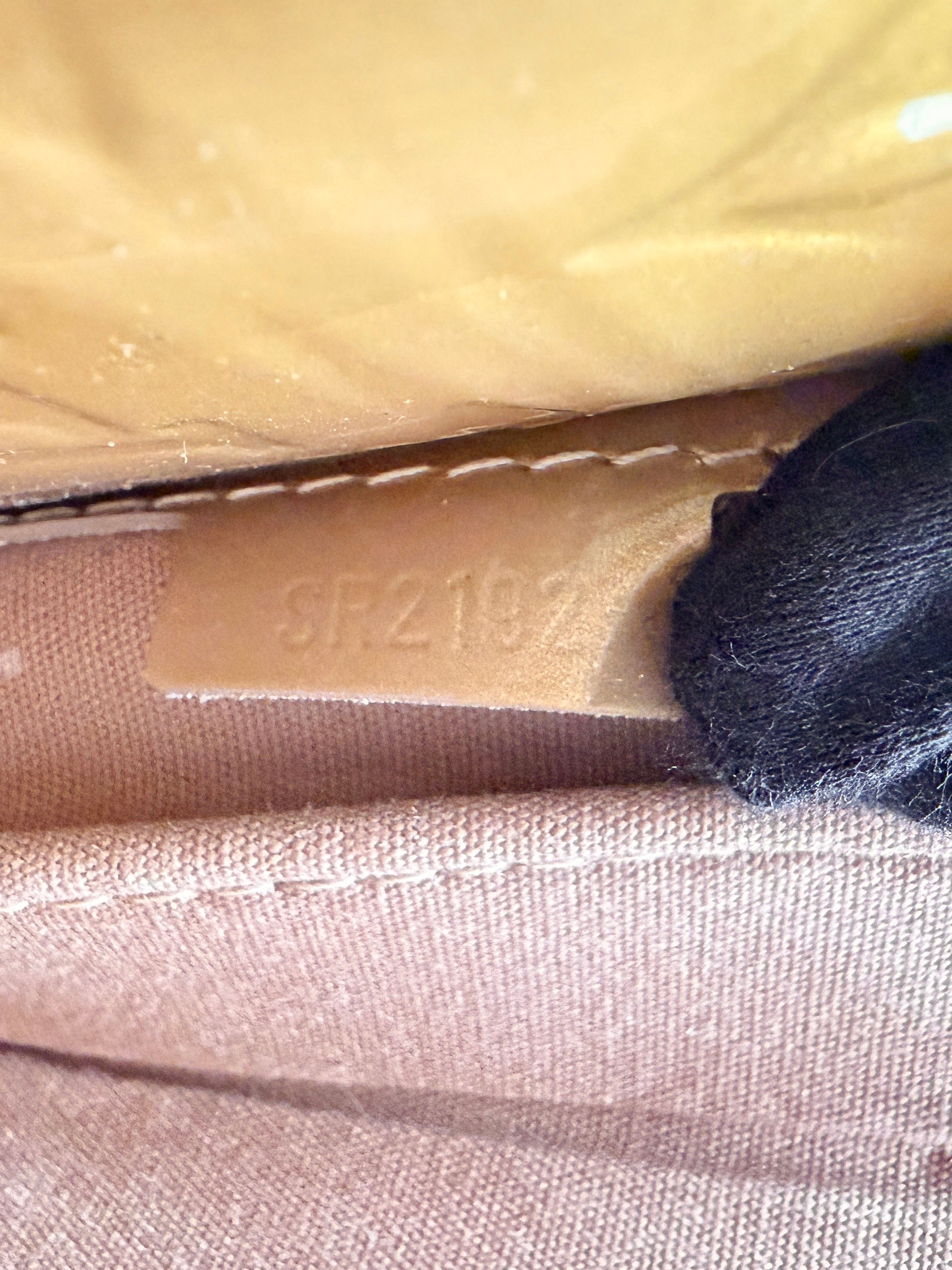 Louis Vuitton monogram vernis Mirada gold SR2192