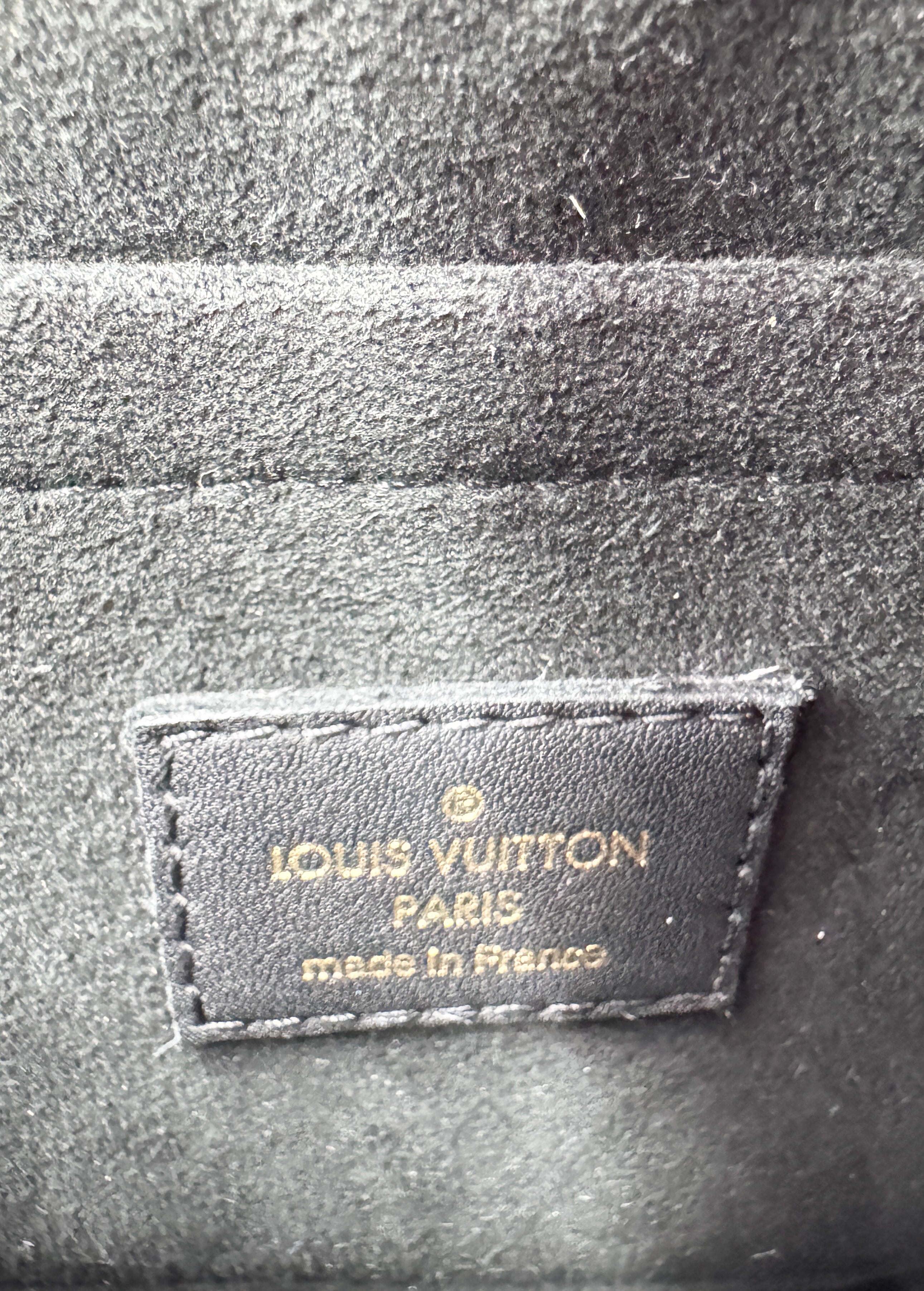 Louis Vuitton monogram locky BB black AA3109