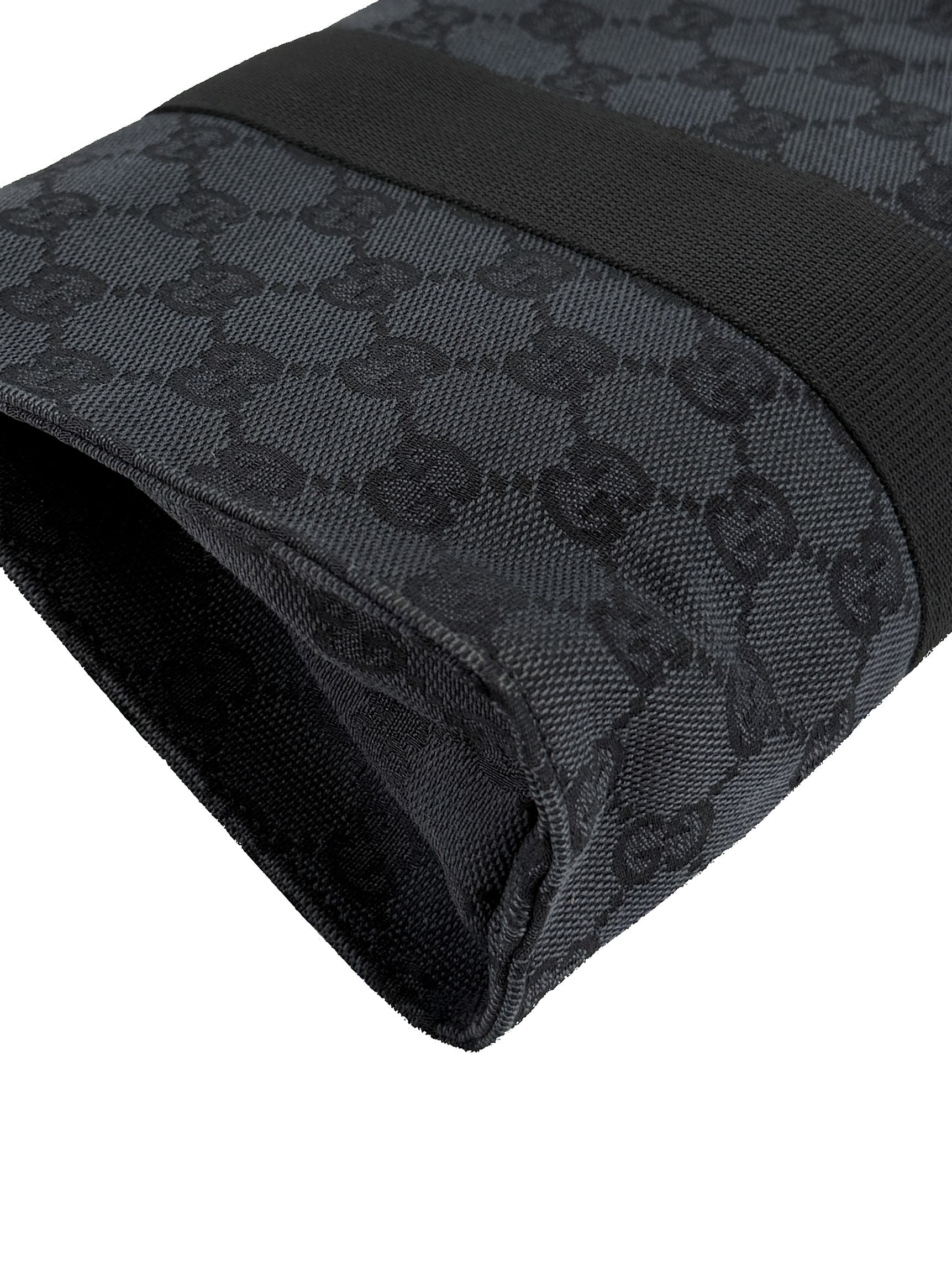 Gucci black signature canvas pouch 039-0992 01998