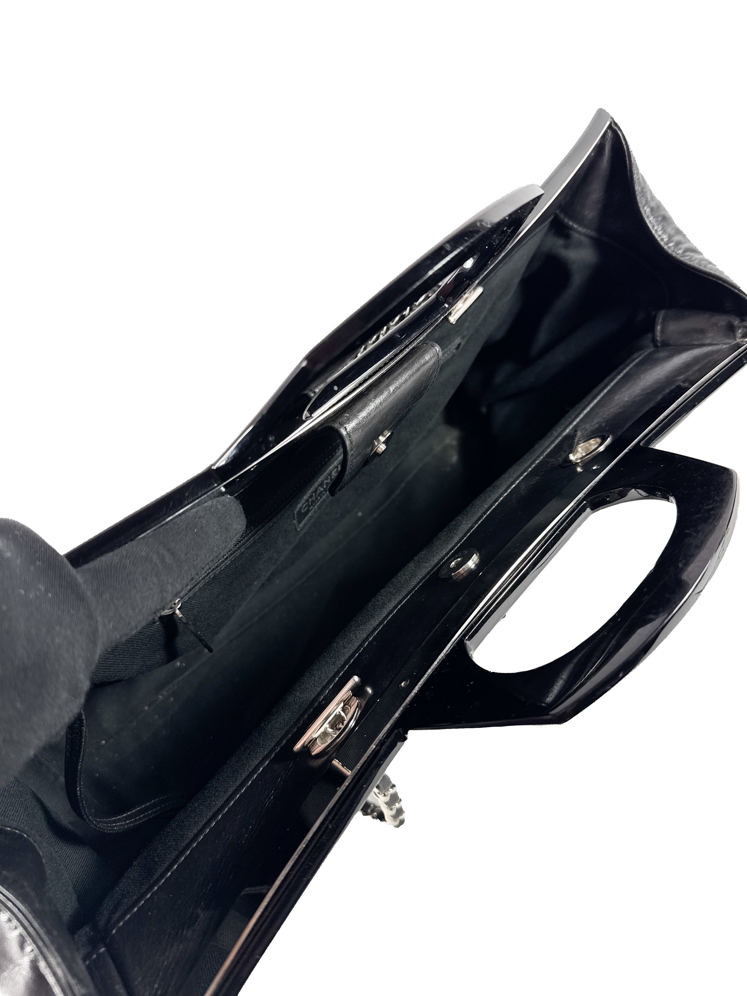 Chanel black CC delivery flap 20259700