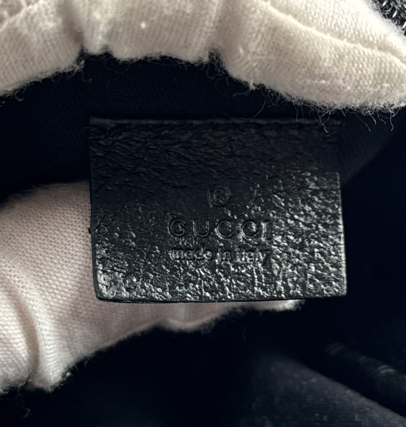 Gucci black signature small zip pouch 002404