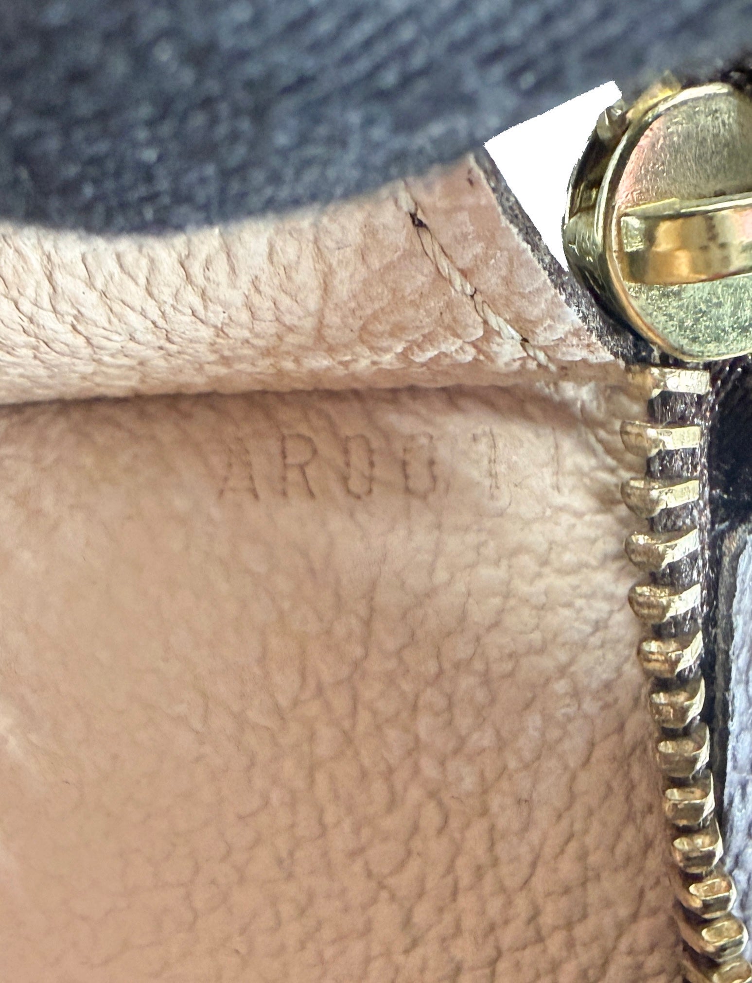 Louis Vuitton monogram bucket pouch AR0011