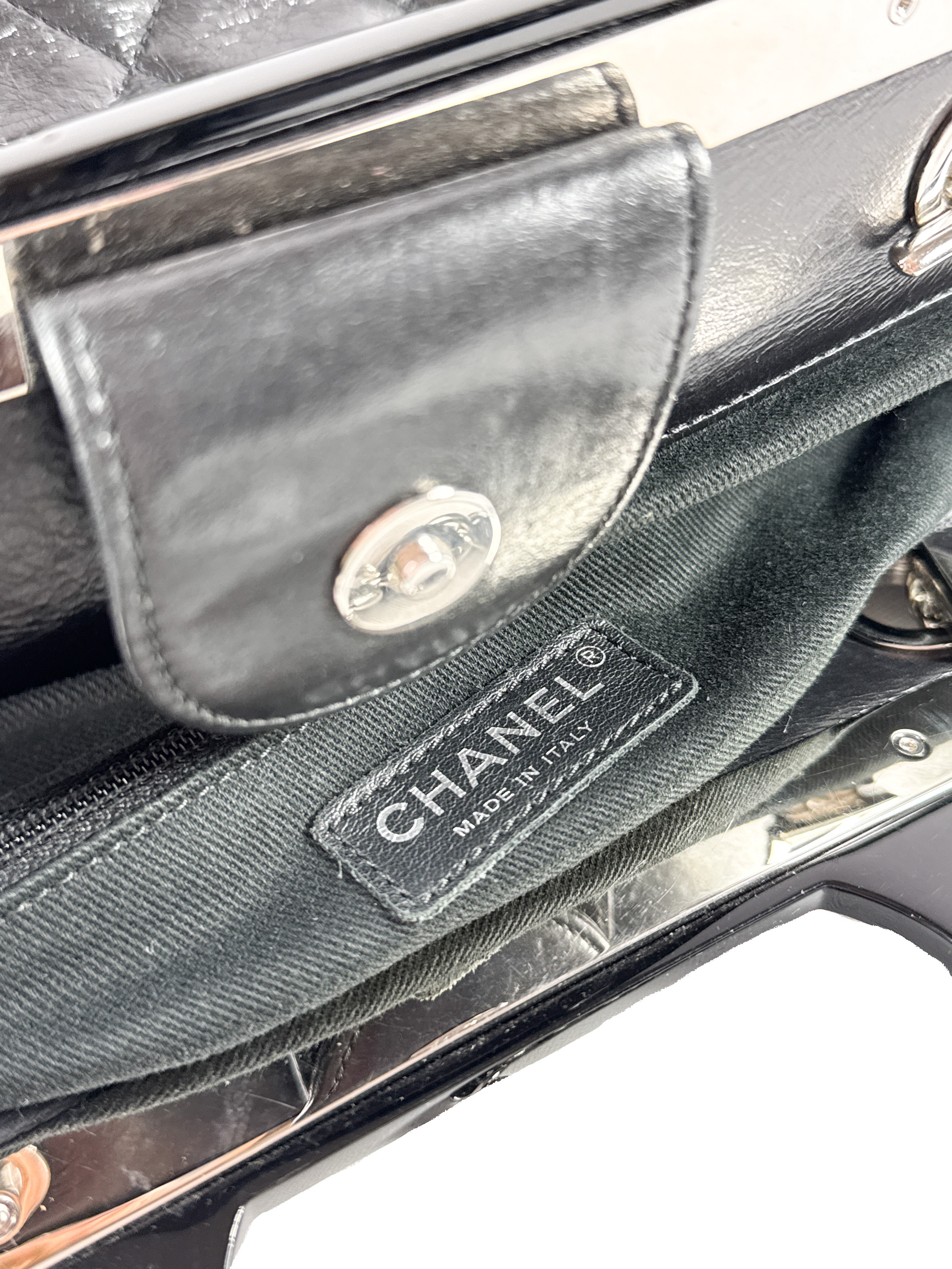Chanel black CC delivery flap 20259700
