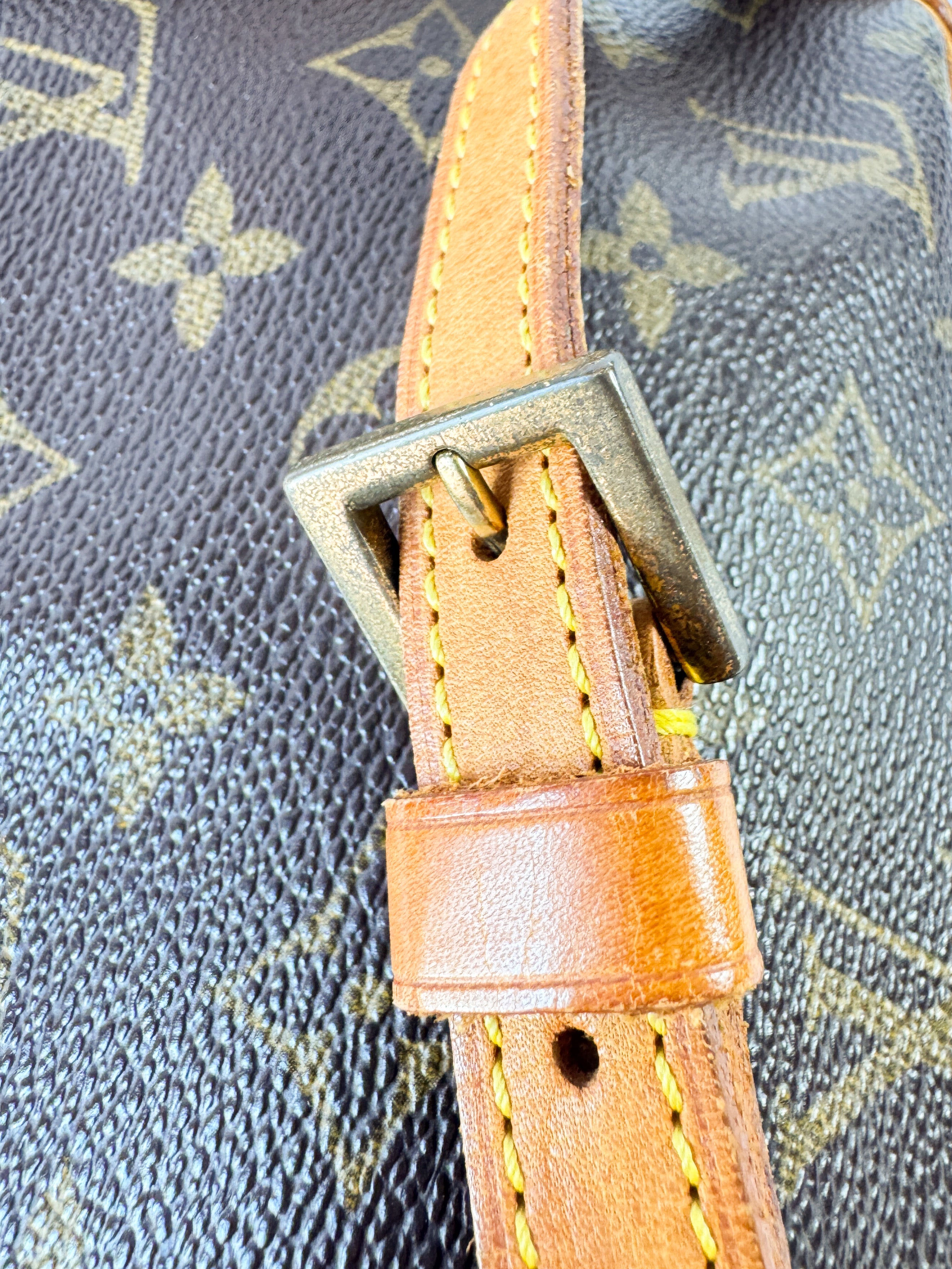 Louis Vuitton monogram Trotteur bag AR0041