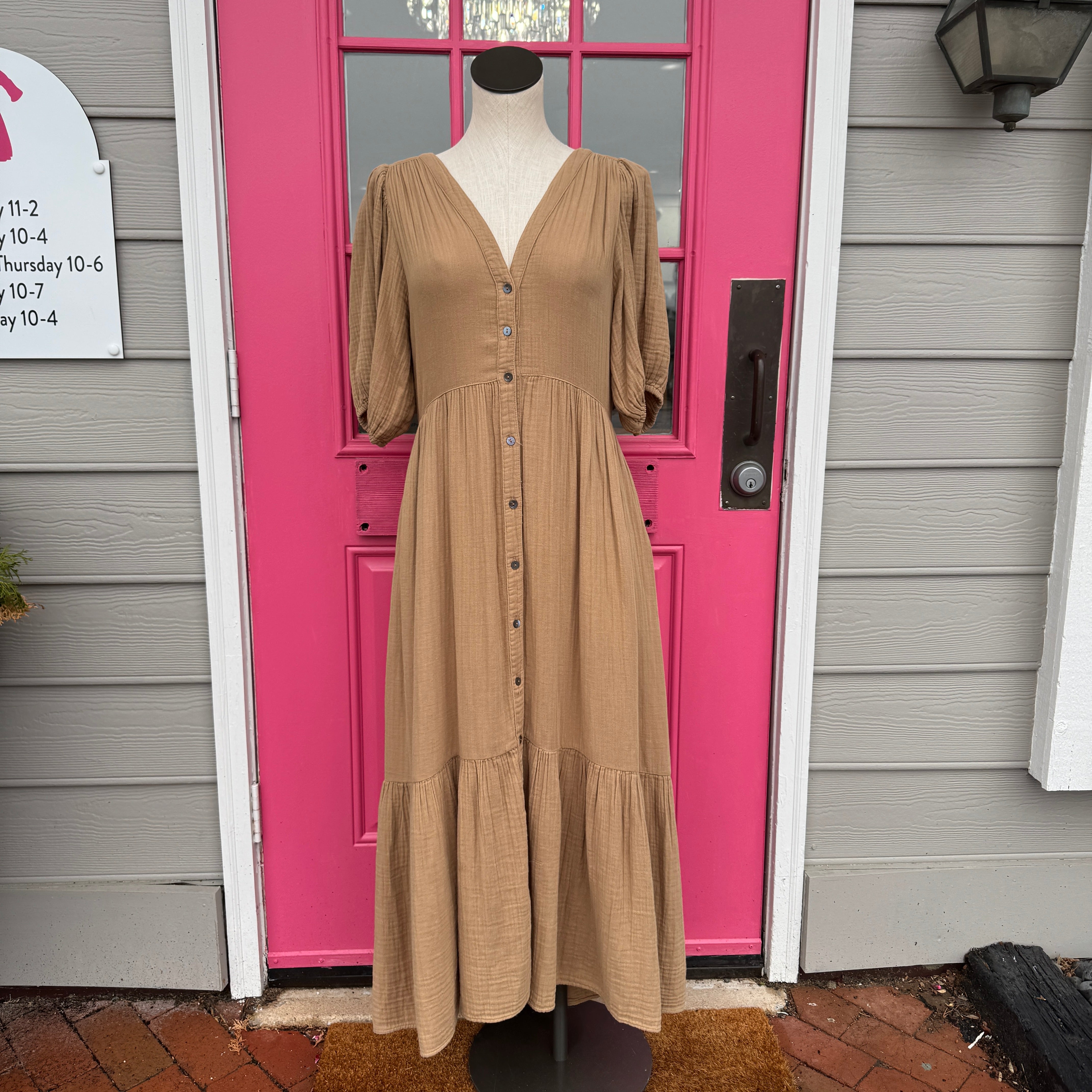 Xirena tan short sleeve dress size M