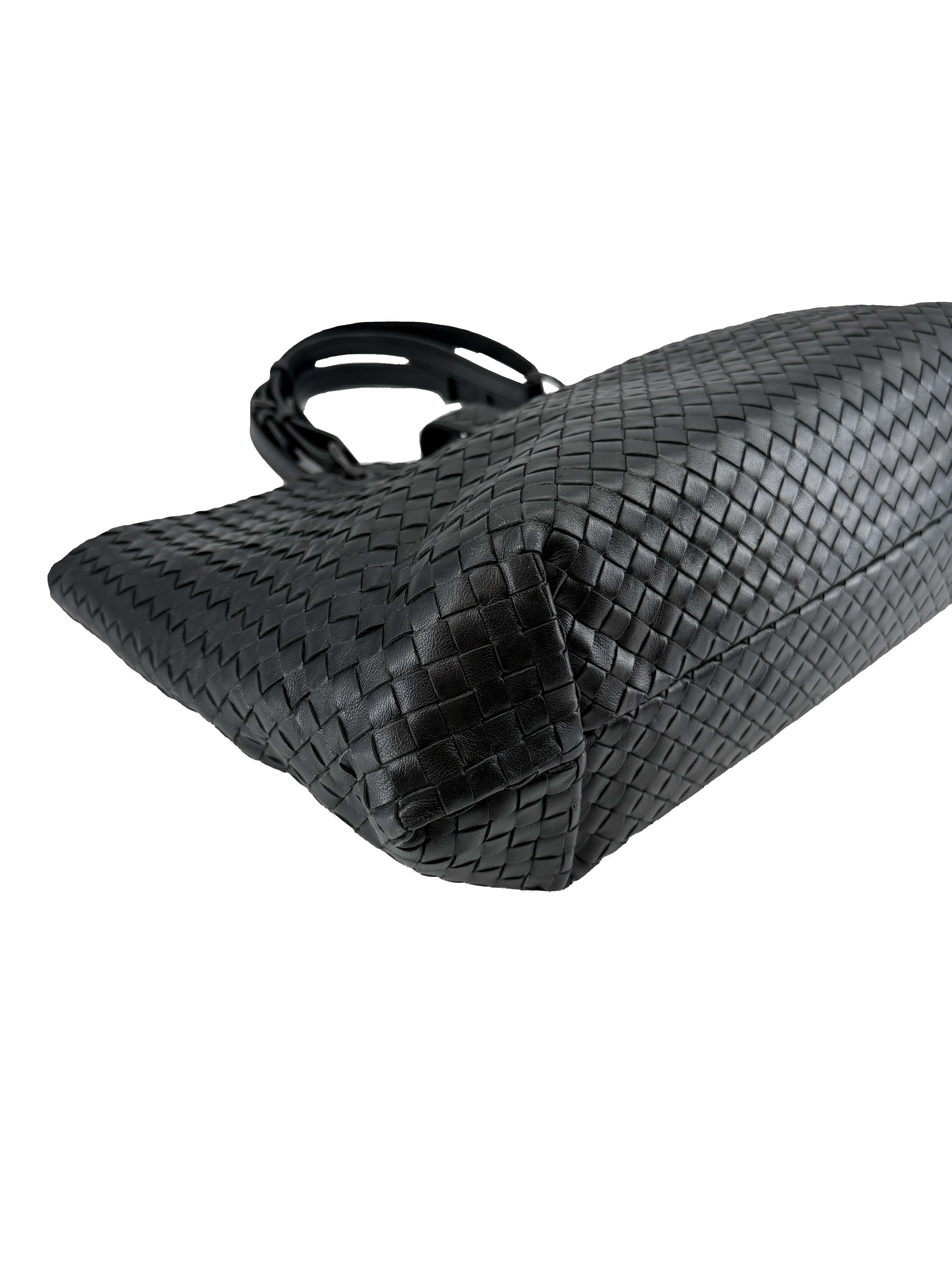 Bottega Veneta black Intrecciato Capri tote B04570259K
