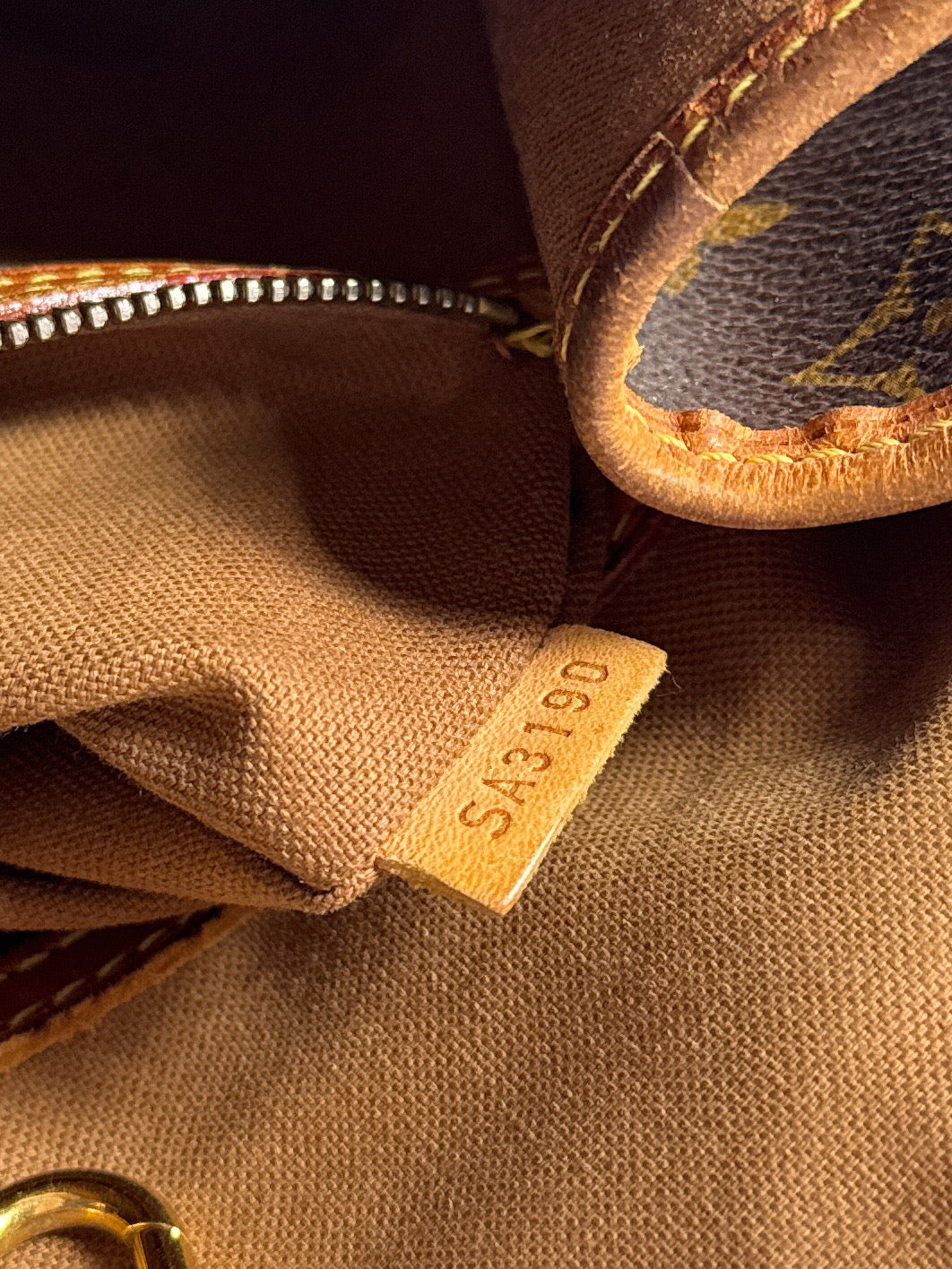 Louis Vuitton monogram vertical batignolles SA3190