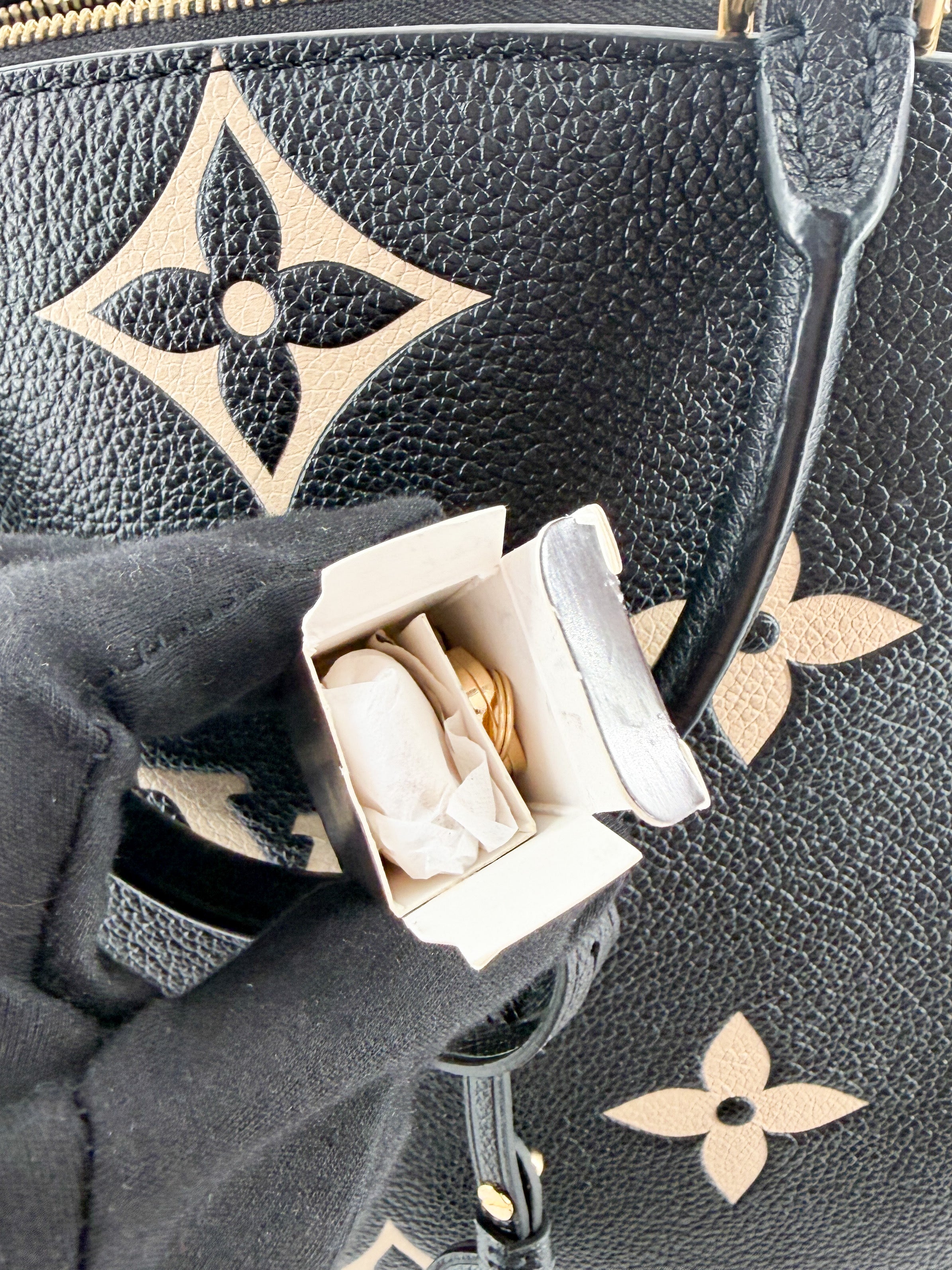 Louis Vuitton Grand Palais MM black/cream NFC