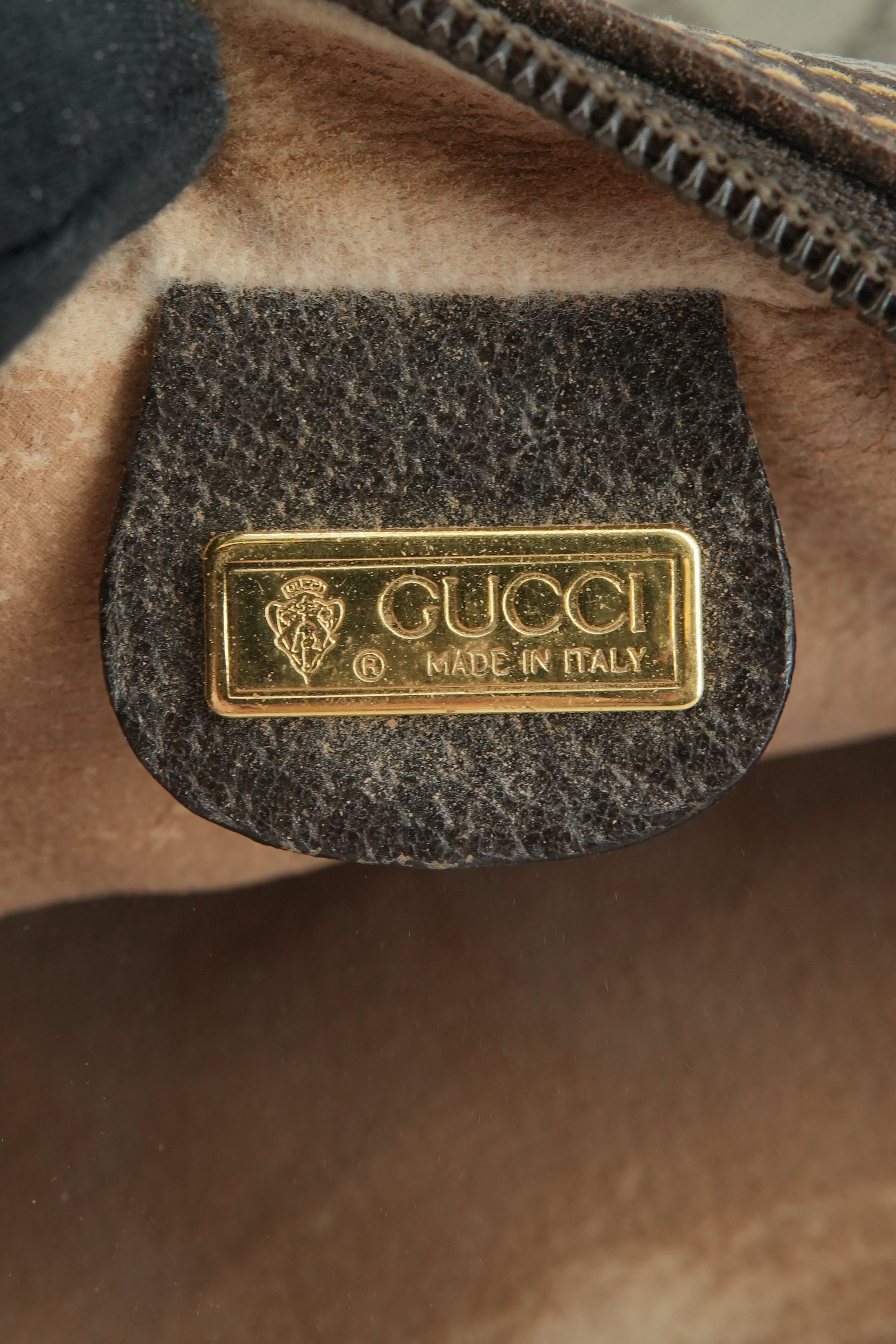 Gucci brown vintage zip pouch wristlet 011-58-0128