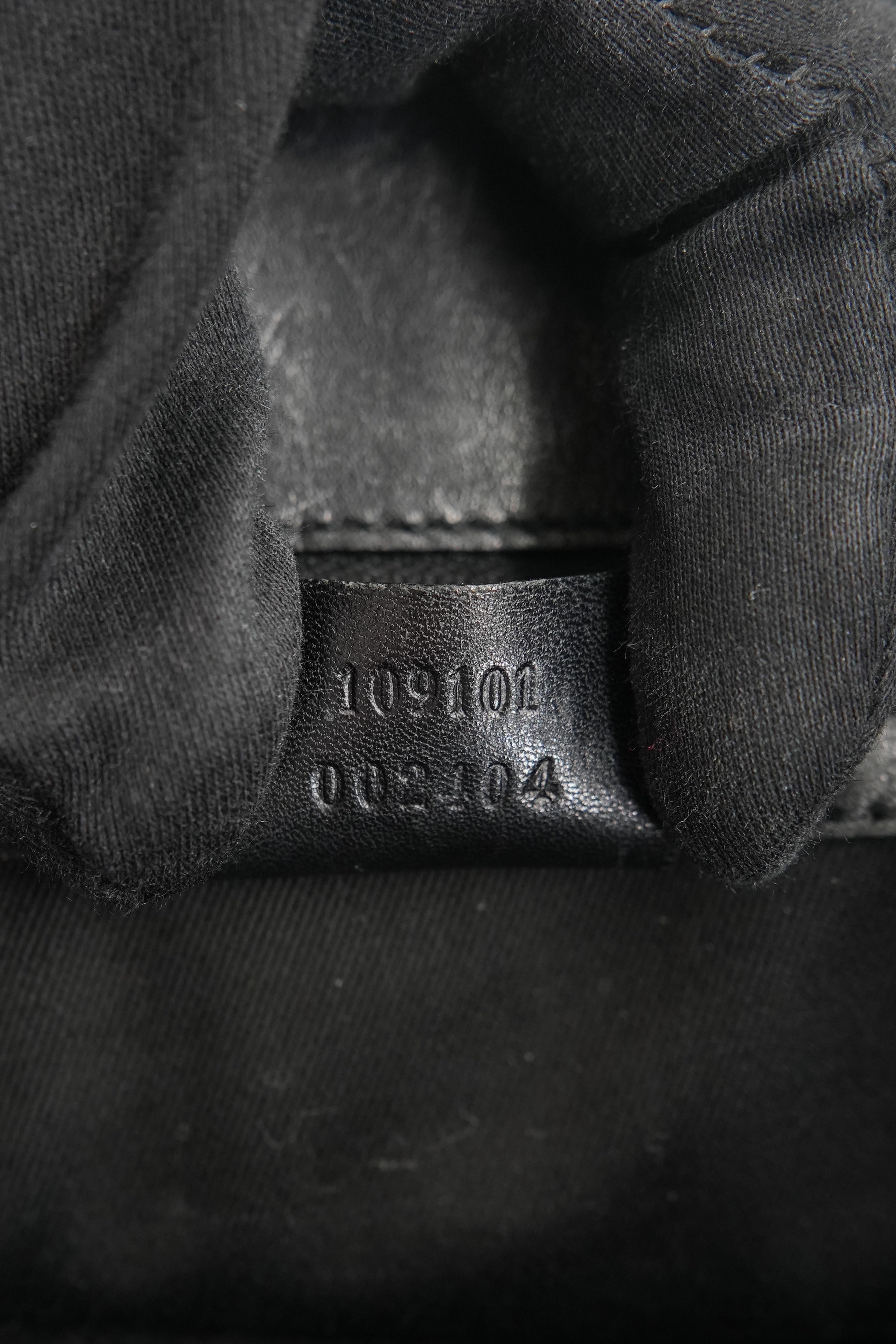 Gucci black signature canvas leather shoulder 109101 002404