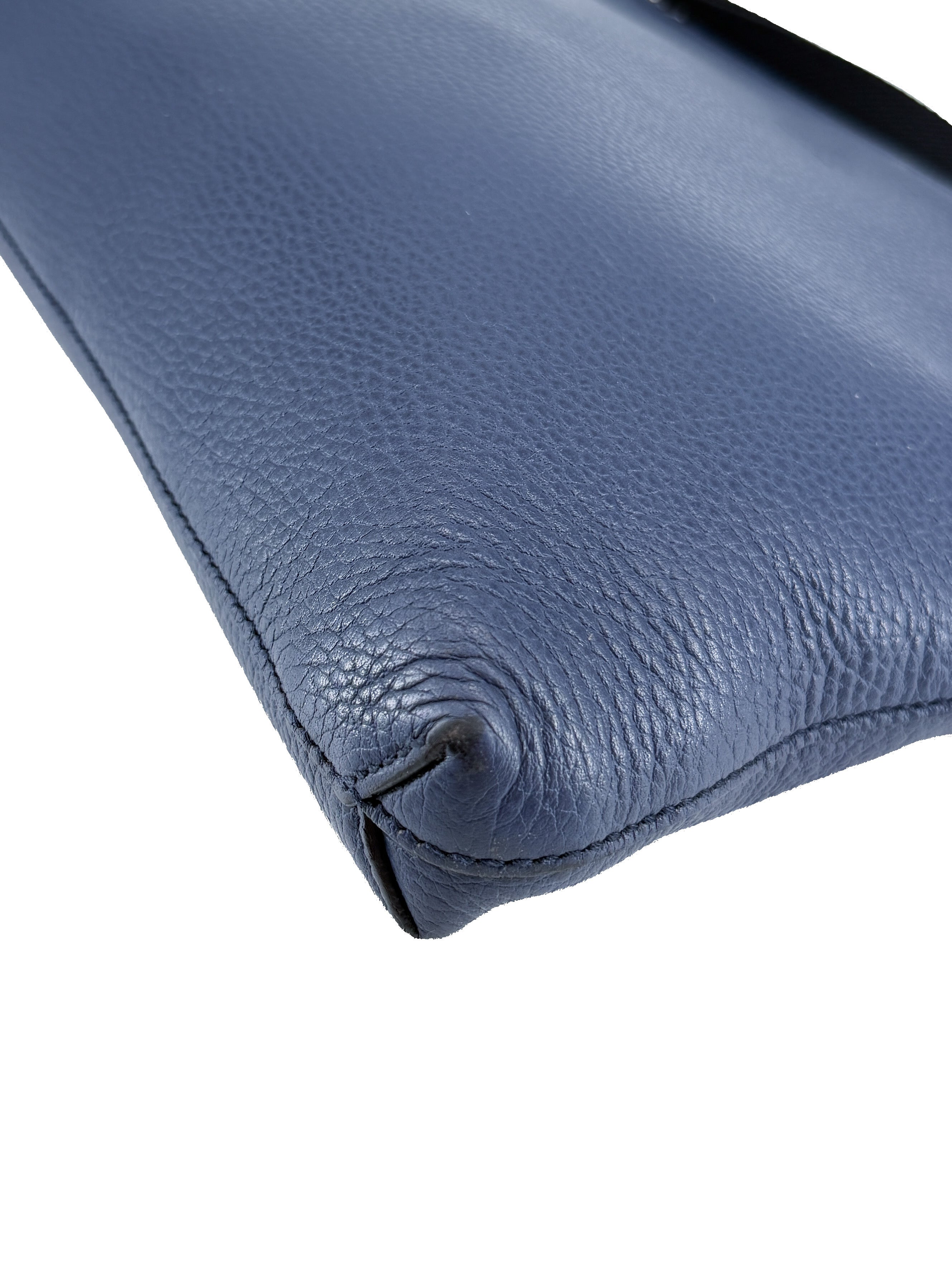 Gucci navy leather oversized wristlet 387075 486628
