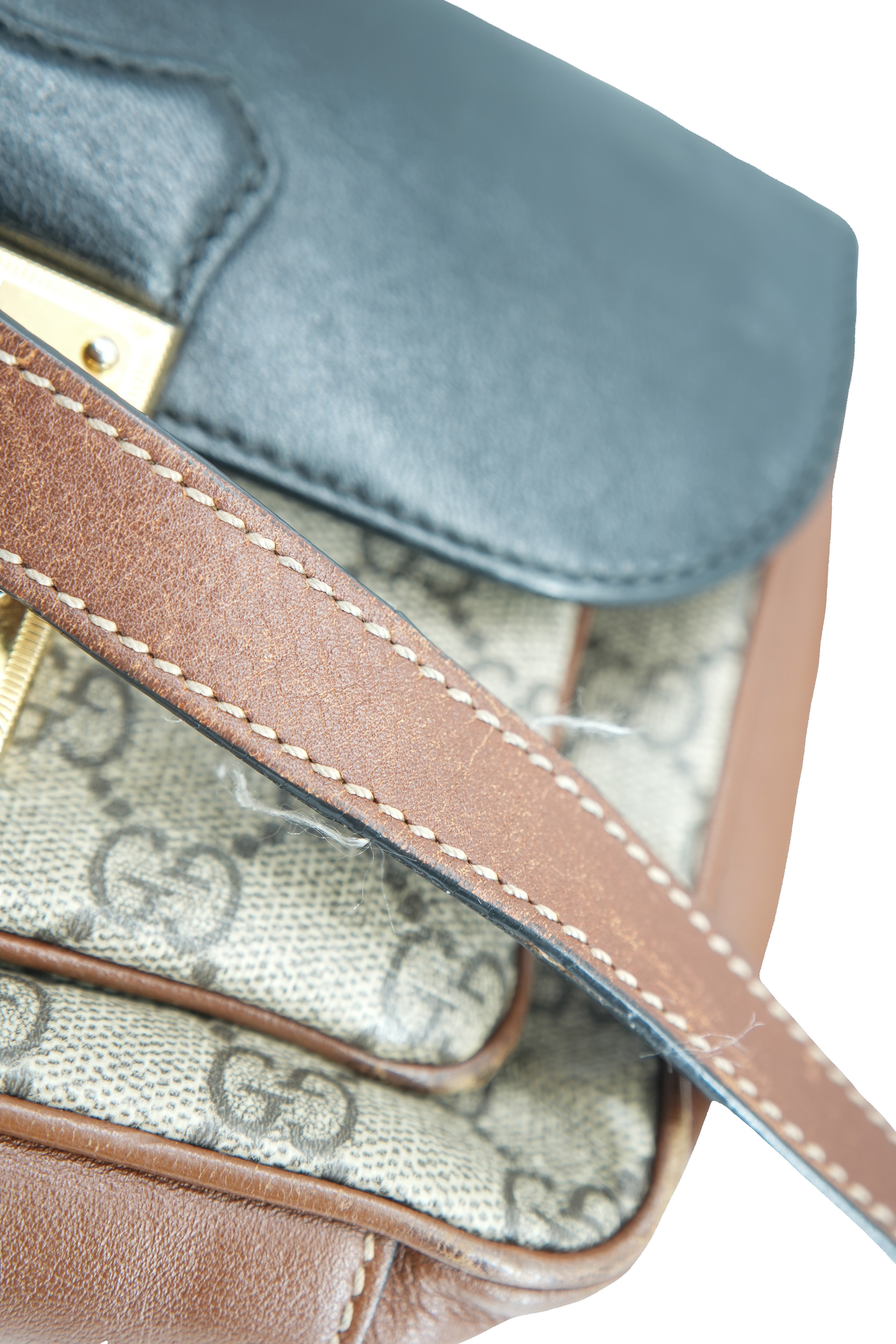 Gucci GG Surpreme small Padlock crossbody 658487 525040