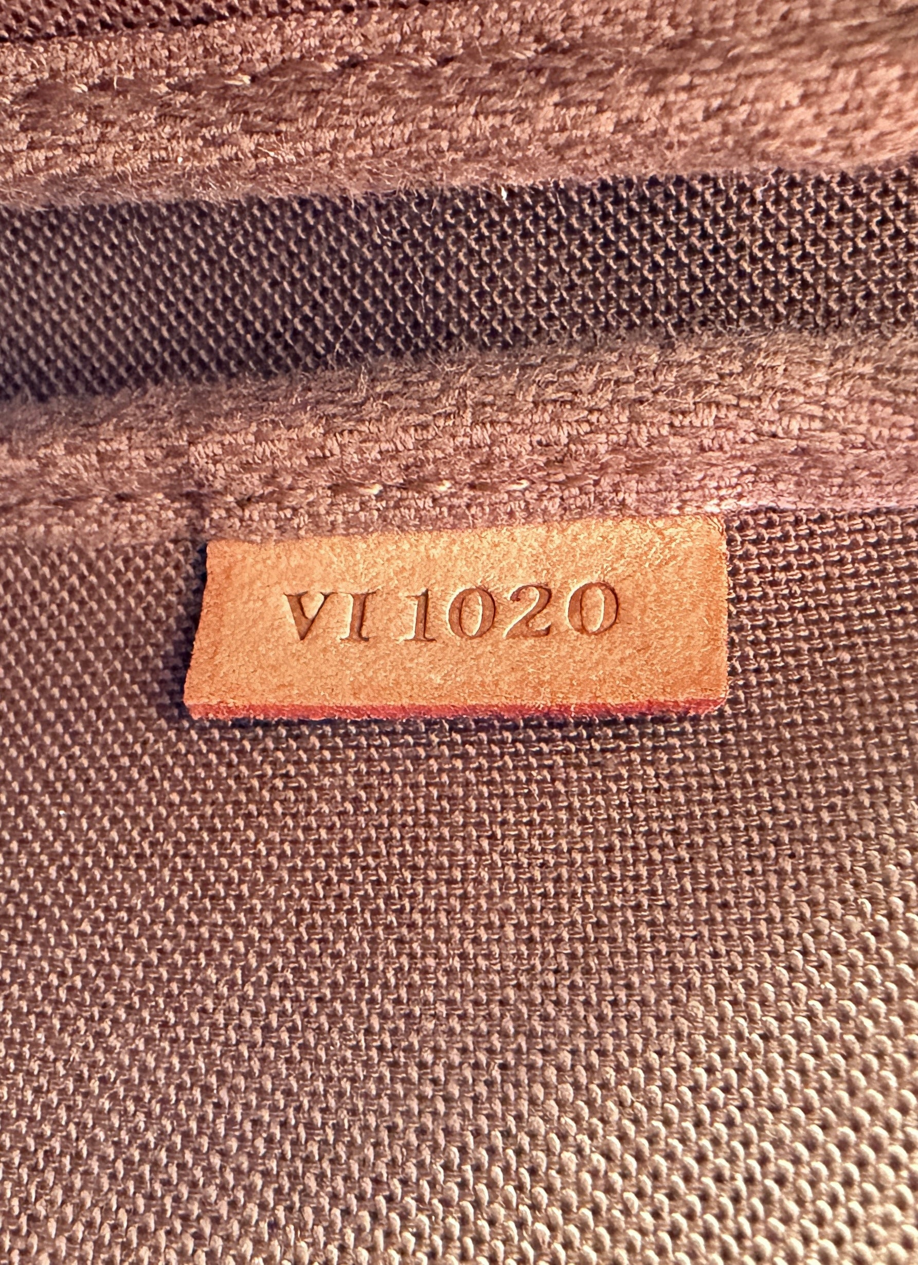 Louis Vuitton monogram vintage pochette accessories VI1020