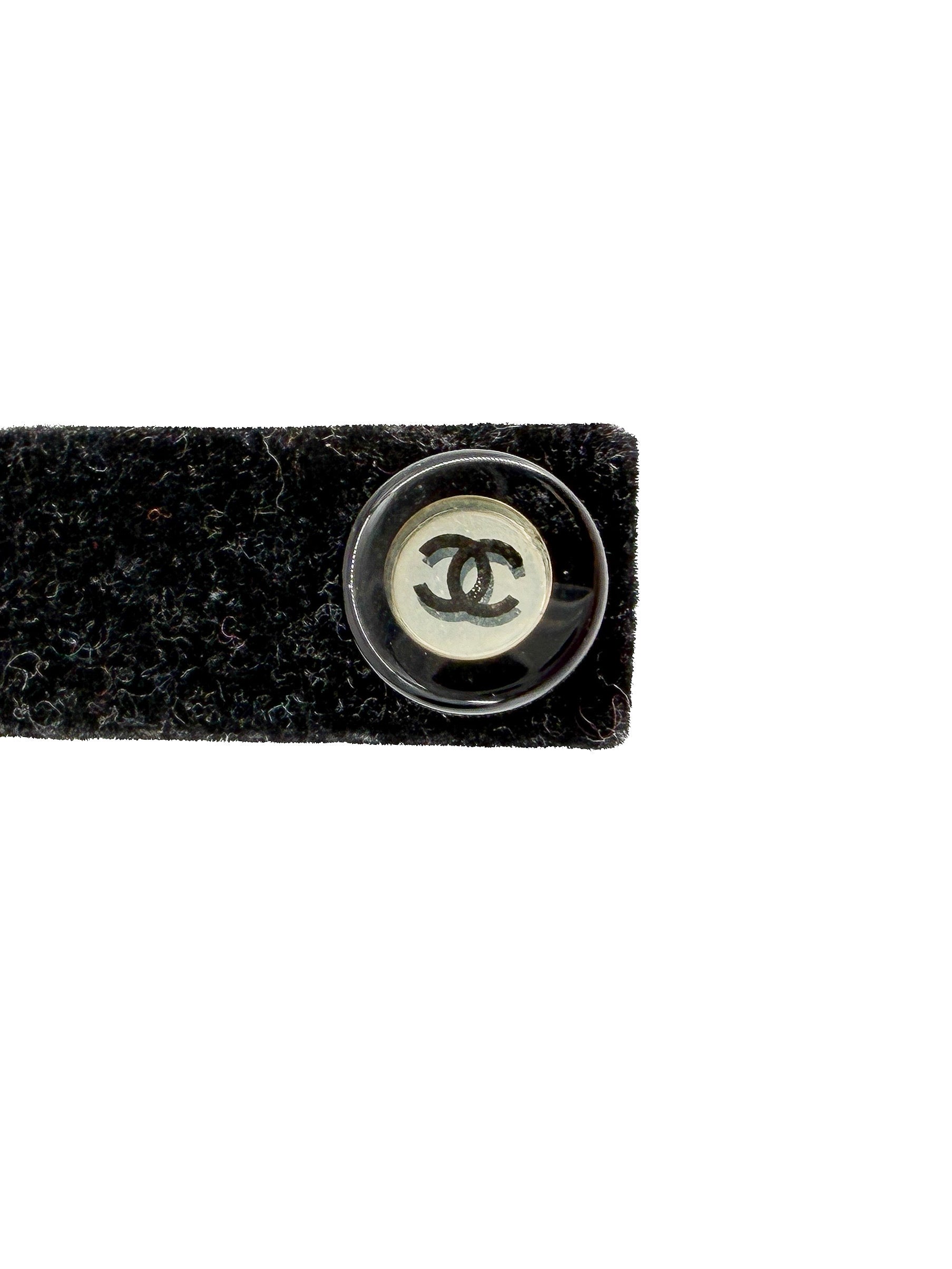 Chanel black resin CC stud earrings  01P