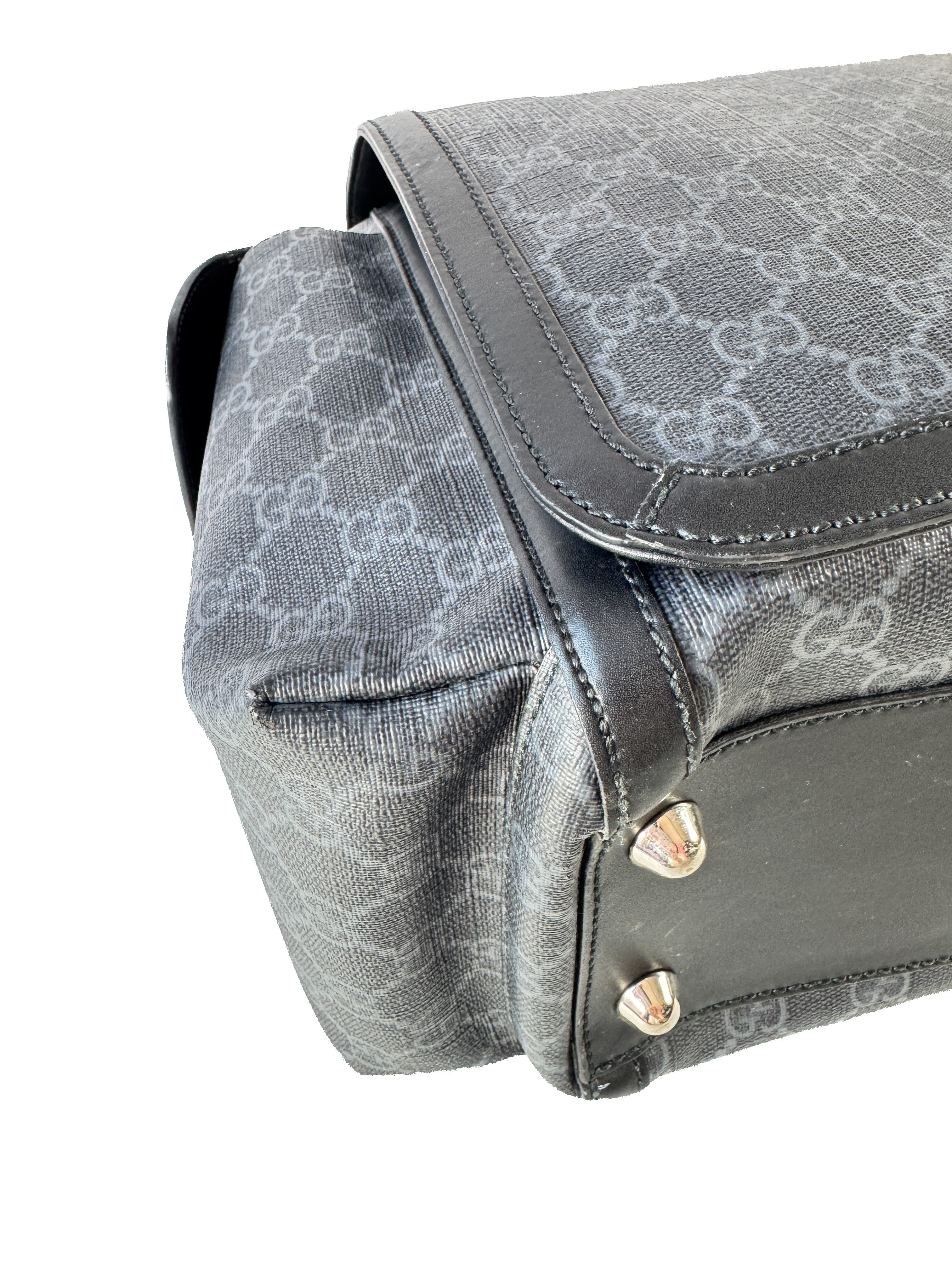 Gucci black GG Supreme changing bag 495909 525040