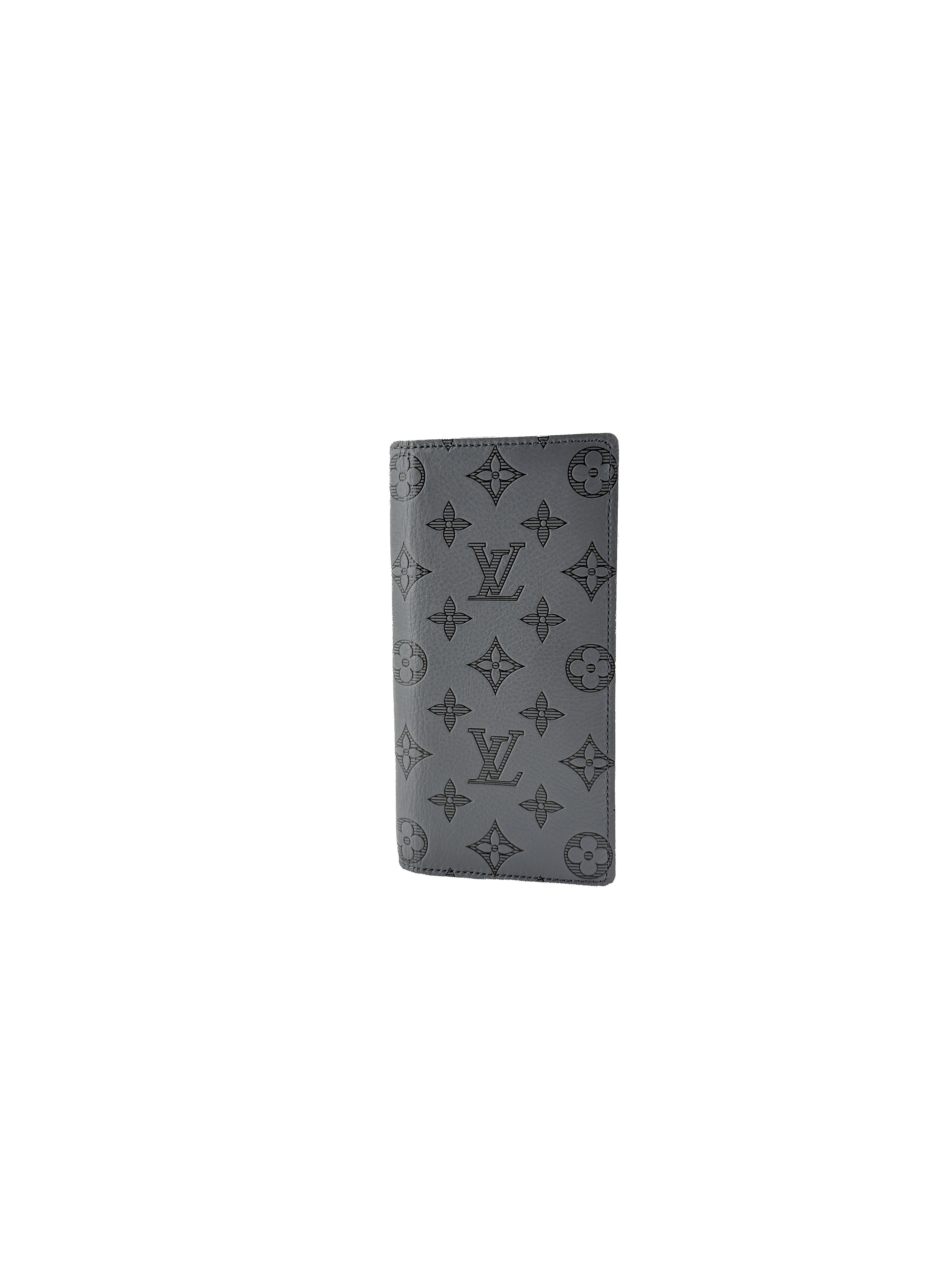 Louis Vuitton gray Portefeuille Brazza wallet NFC