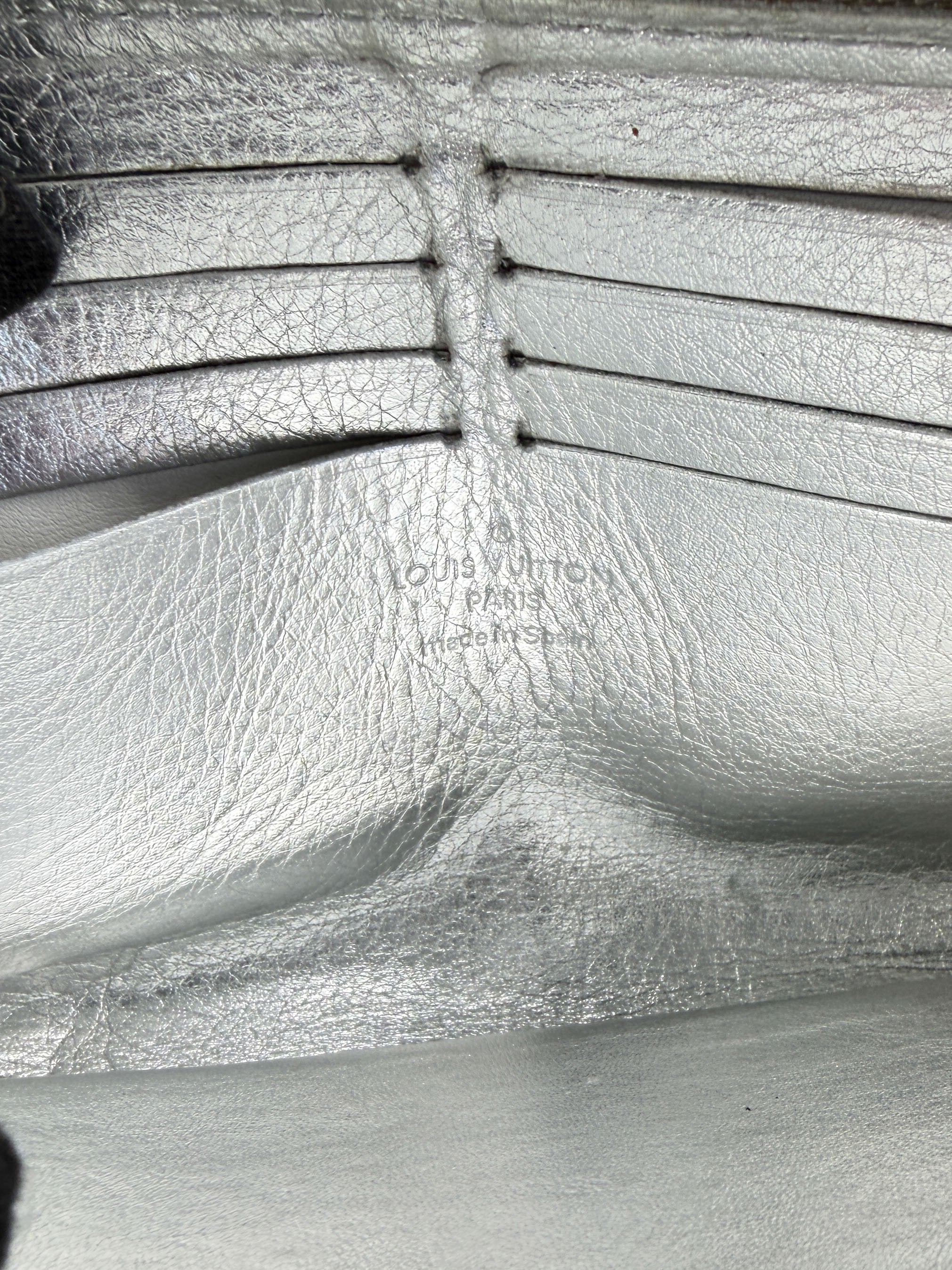 Louis Vuitton silver zippy Suhali wallet CA4087