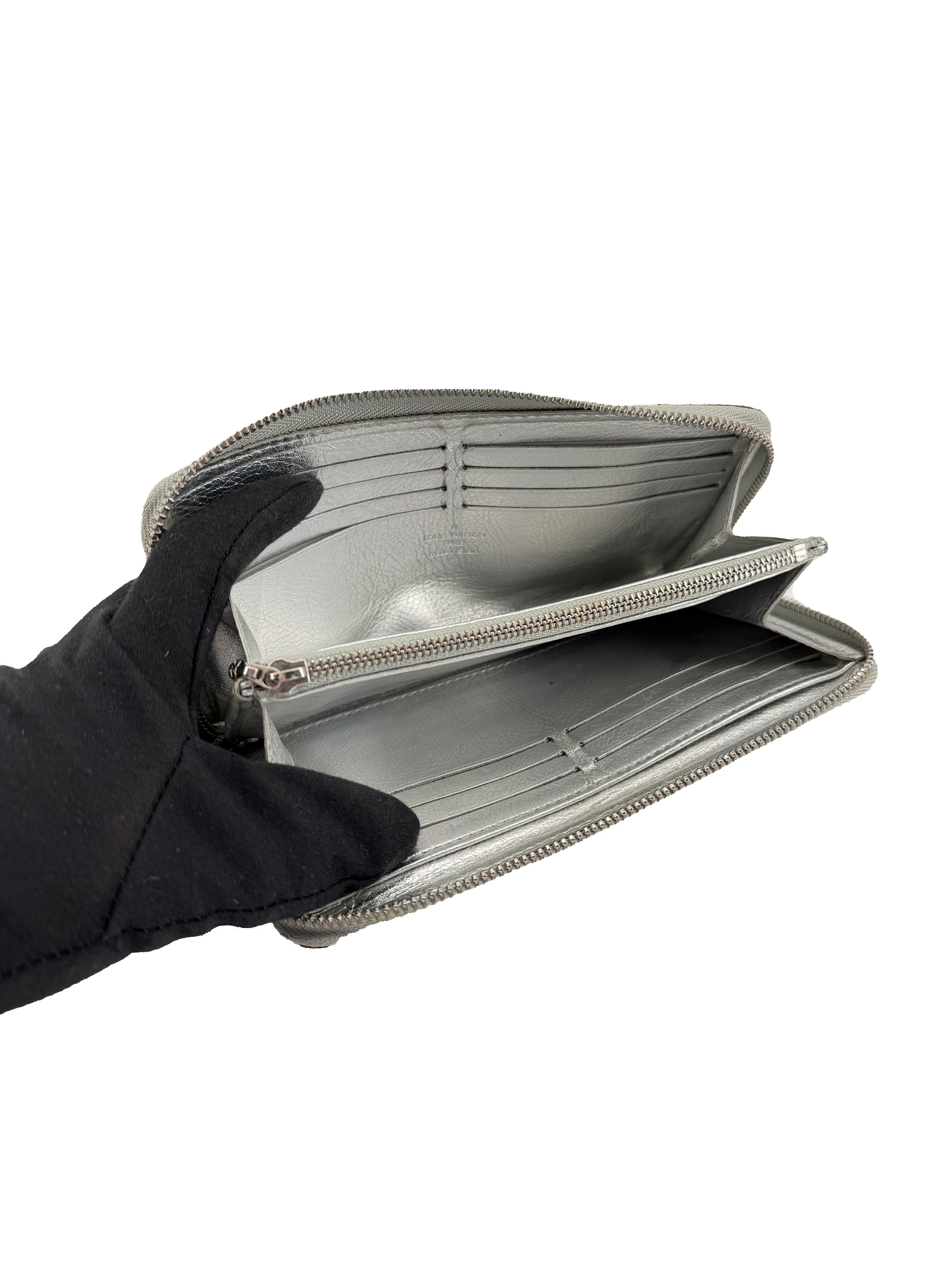 Louis Vuitton silver zippy Suhali wallet CA4087