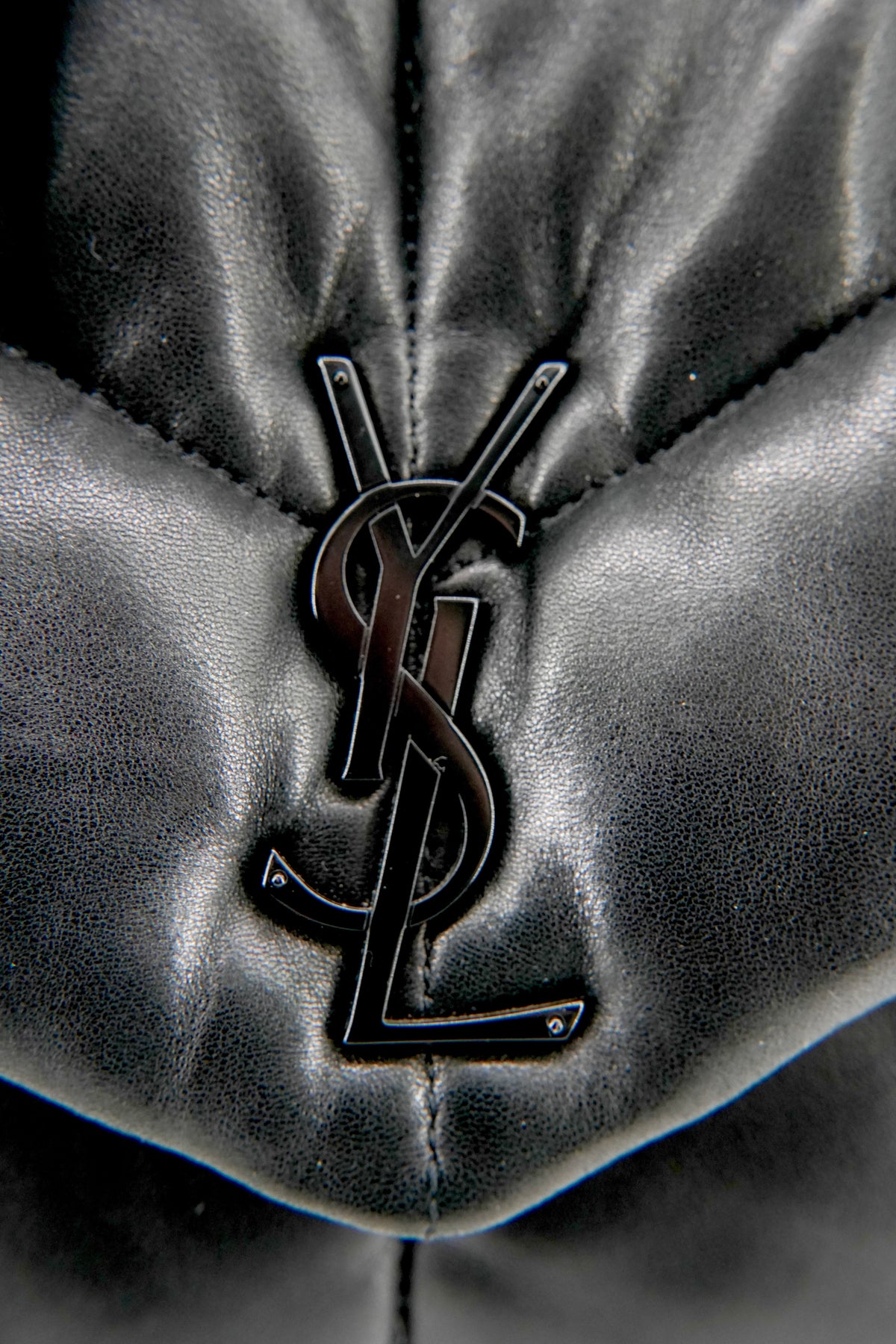 Saint Laurent Loulou black puffer shoulder bag VTM577475-0322