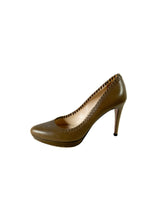 Prada taupe leather pumps size 37