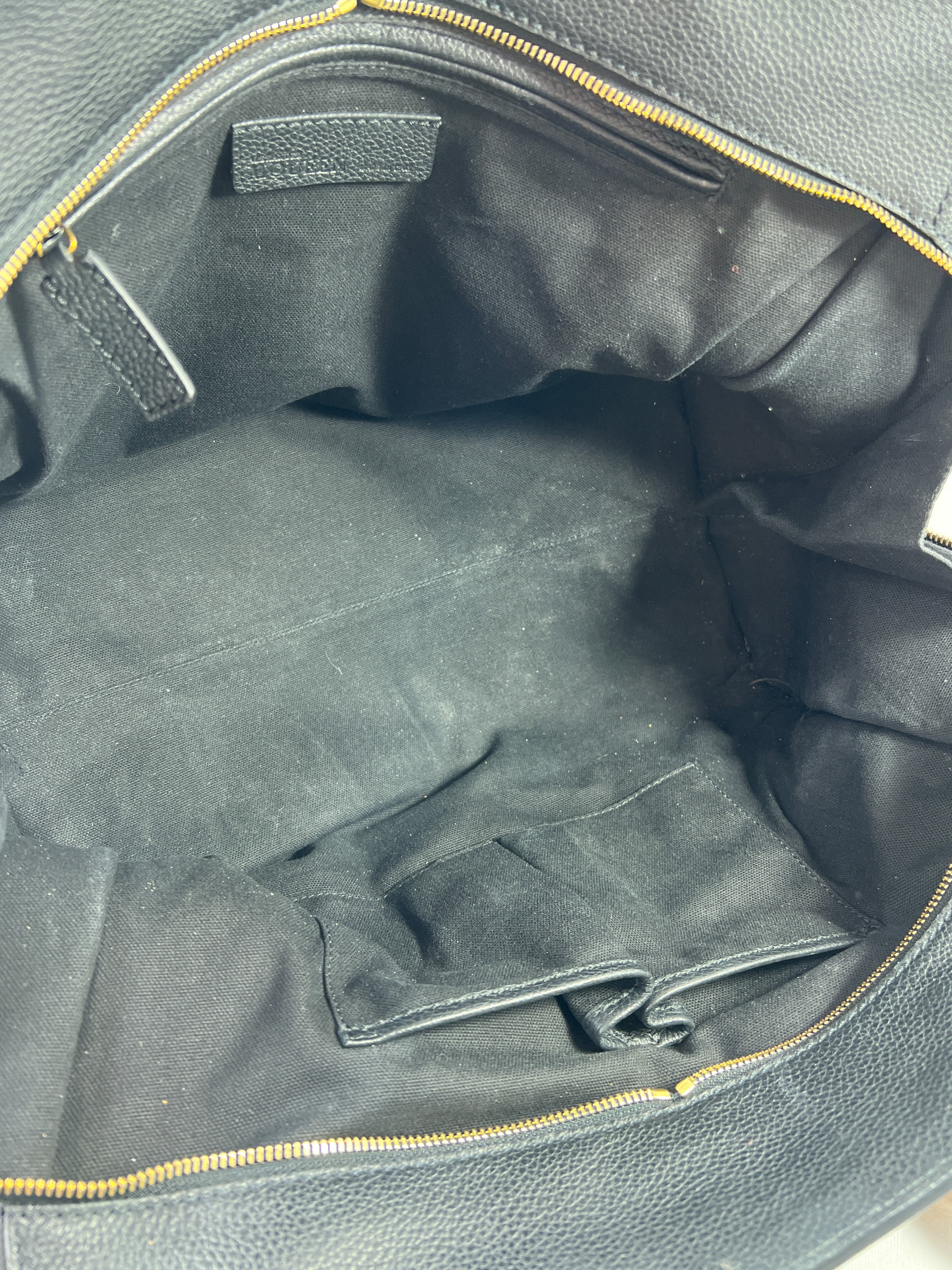 Alexander McQueen black leather Zippe tote