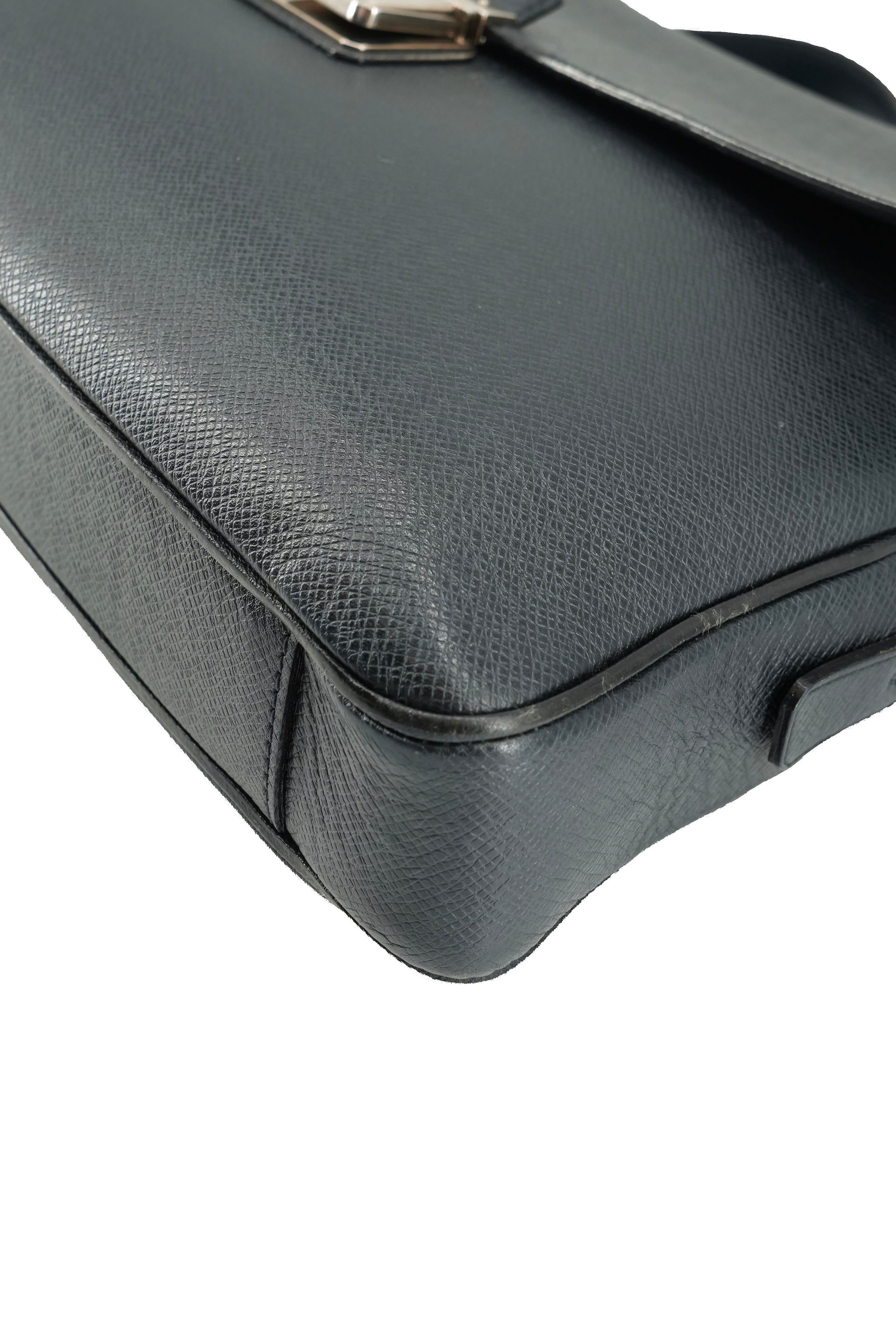 Louis Vuitton navy taiga leather briefcase RI1112
