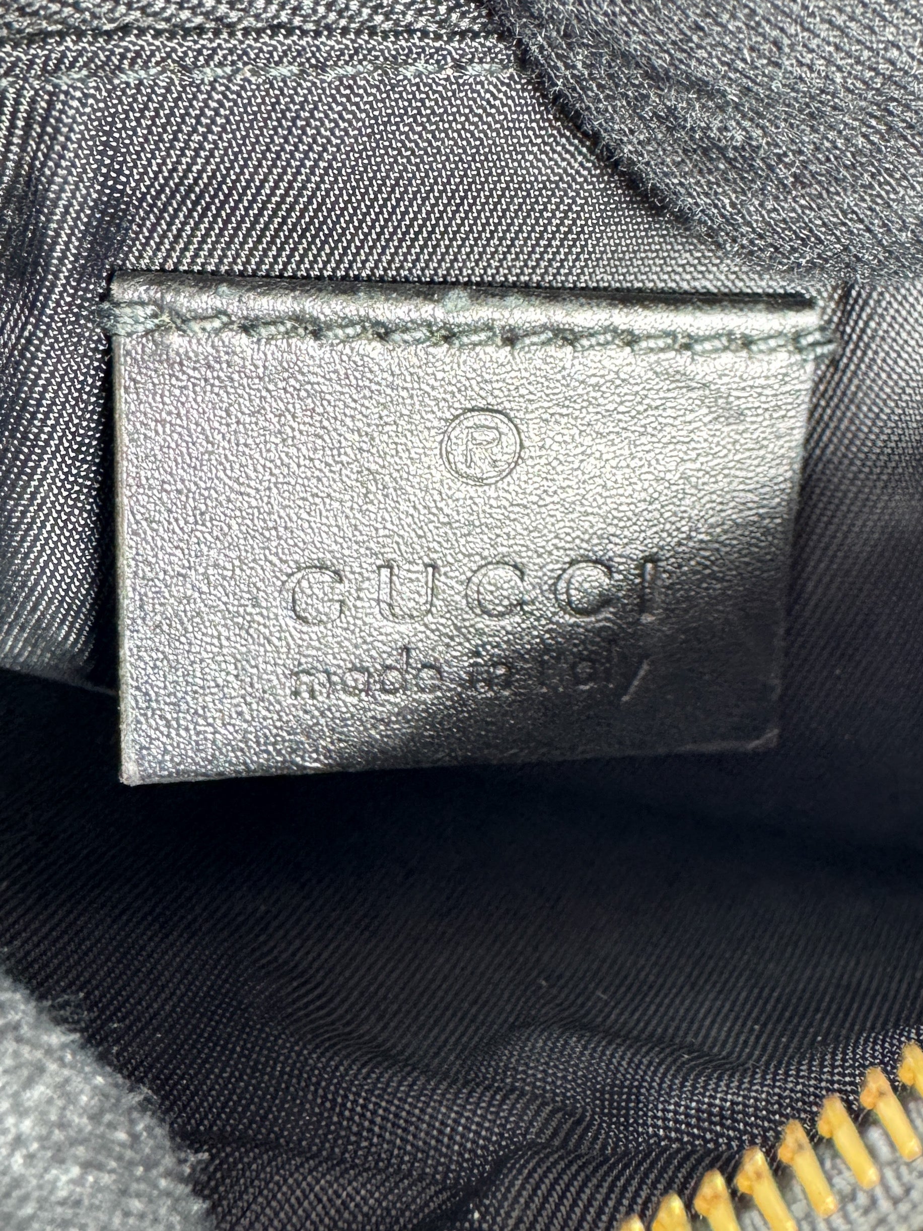Gucci black leather GG key case 496334