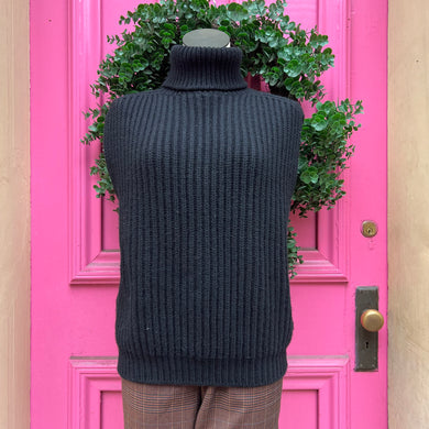 Queens Rabbit black sweater vest size M/L