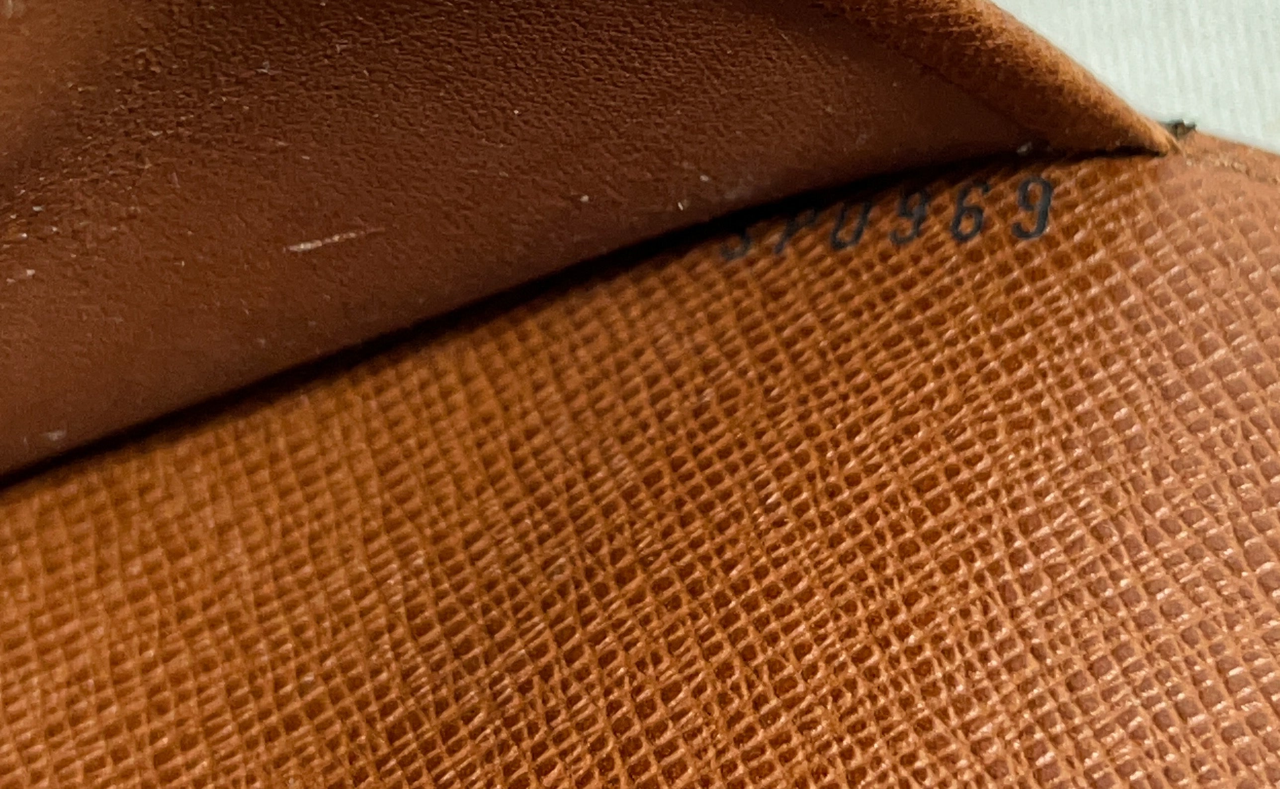 Louis Vuitton monogram medium ring agenda cover