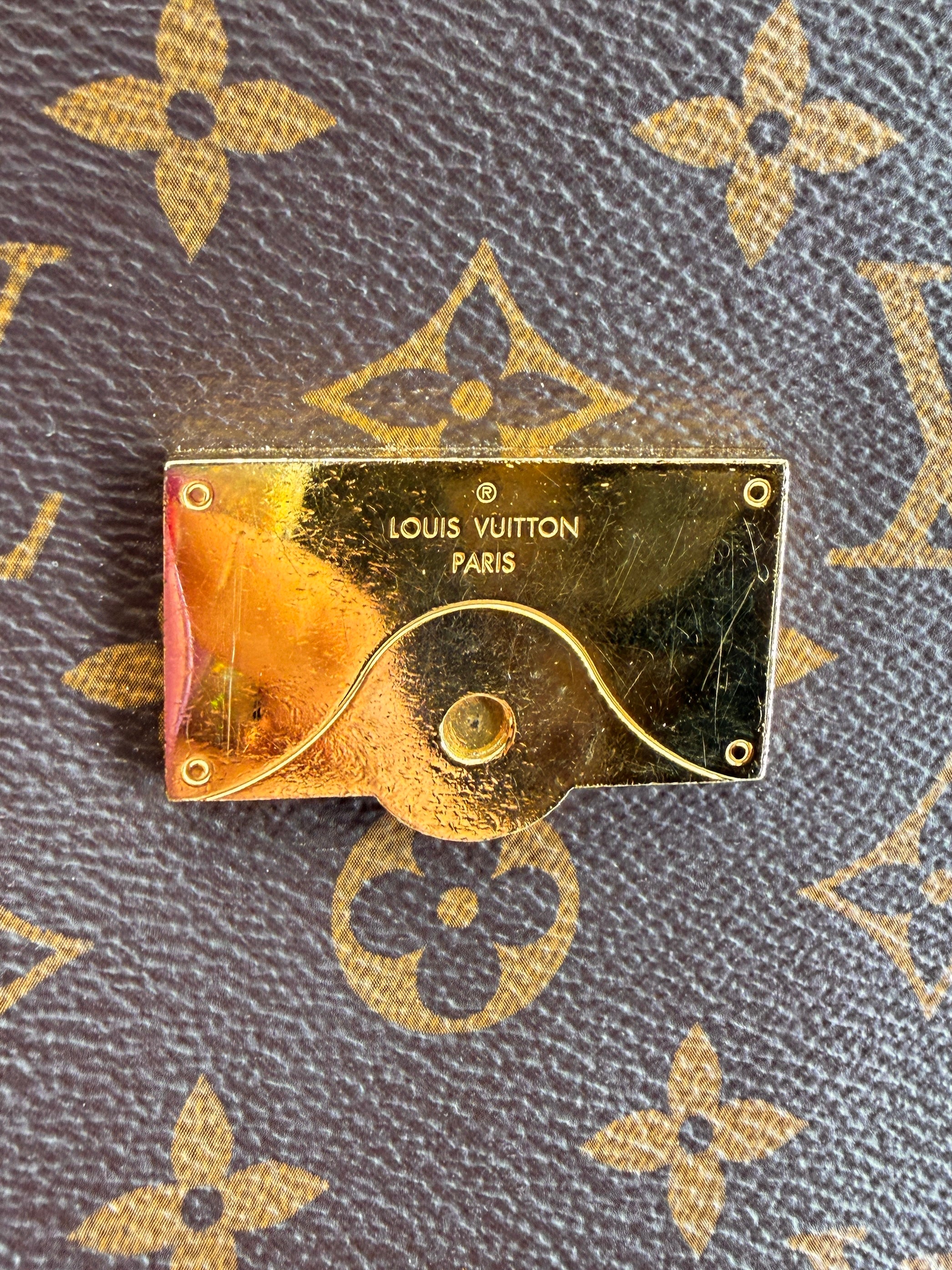 Louis Vuitton monogram Beaubourg MM DR3168