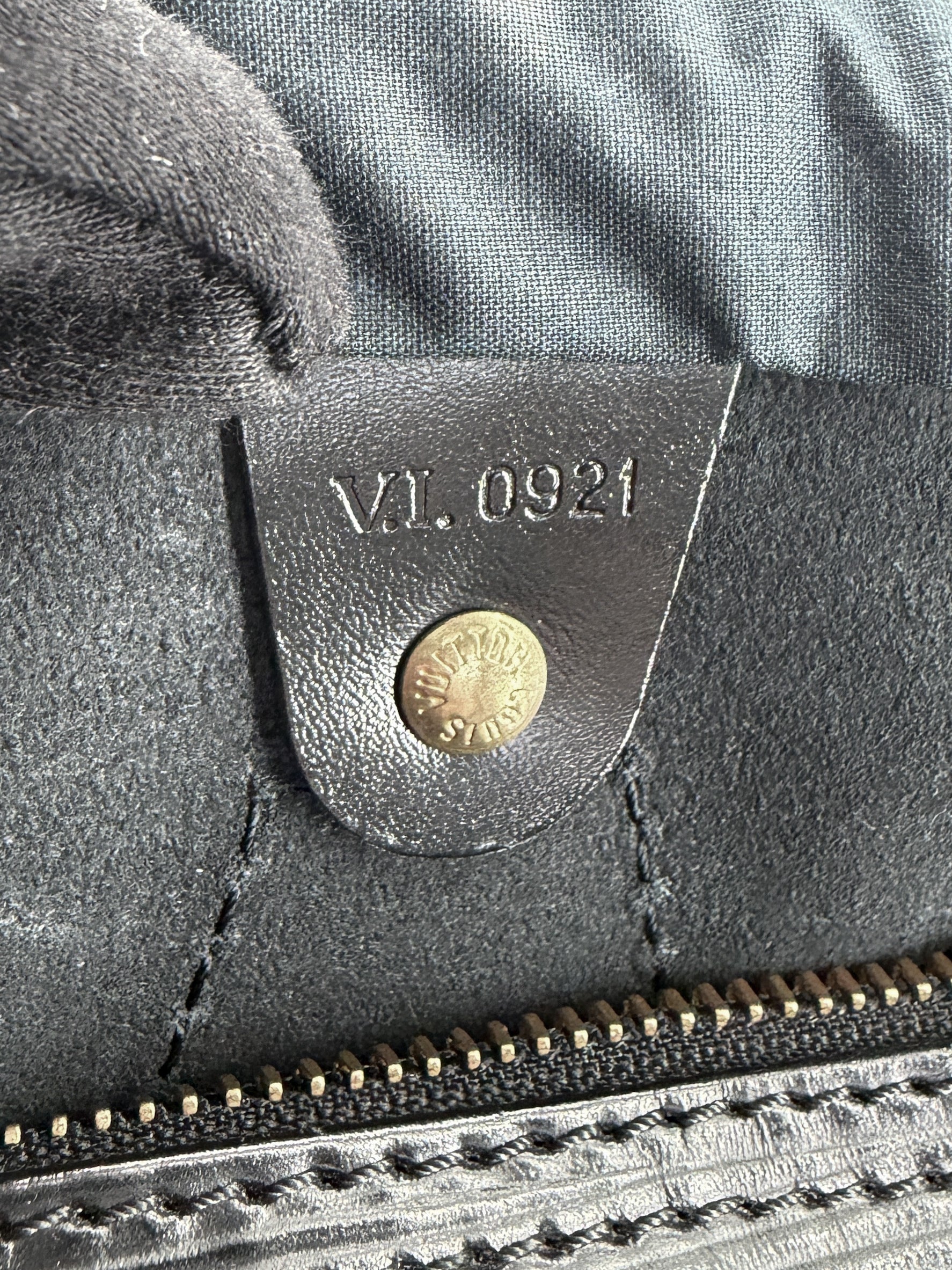 Louis Vuitton black epi Speedy 40 VI0921